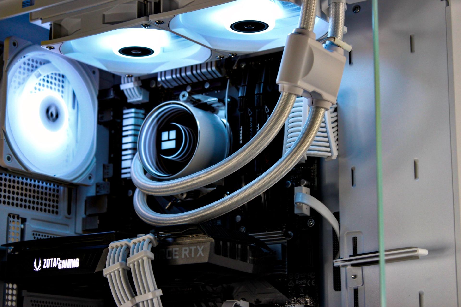 White Gaming PC – RTX 3070, Ryzen 7 3700X, 32GB, 1TB SSD - RGB, WiFi, BlueTooth