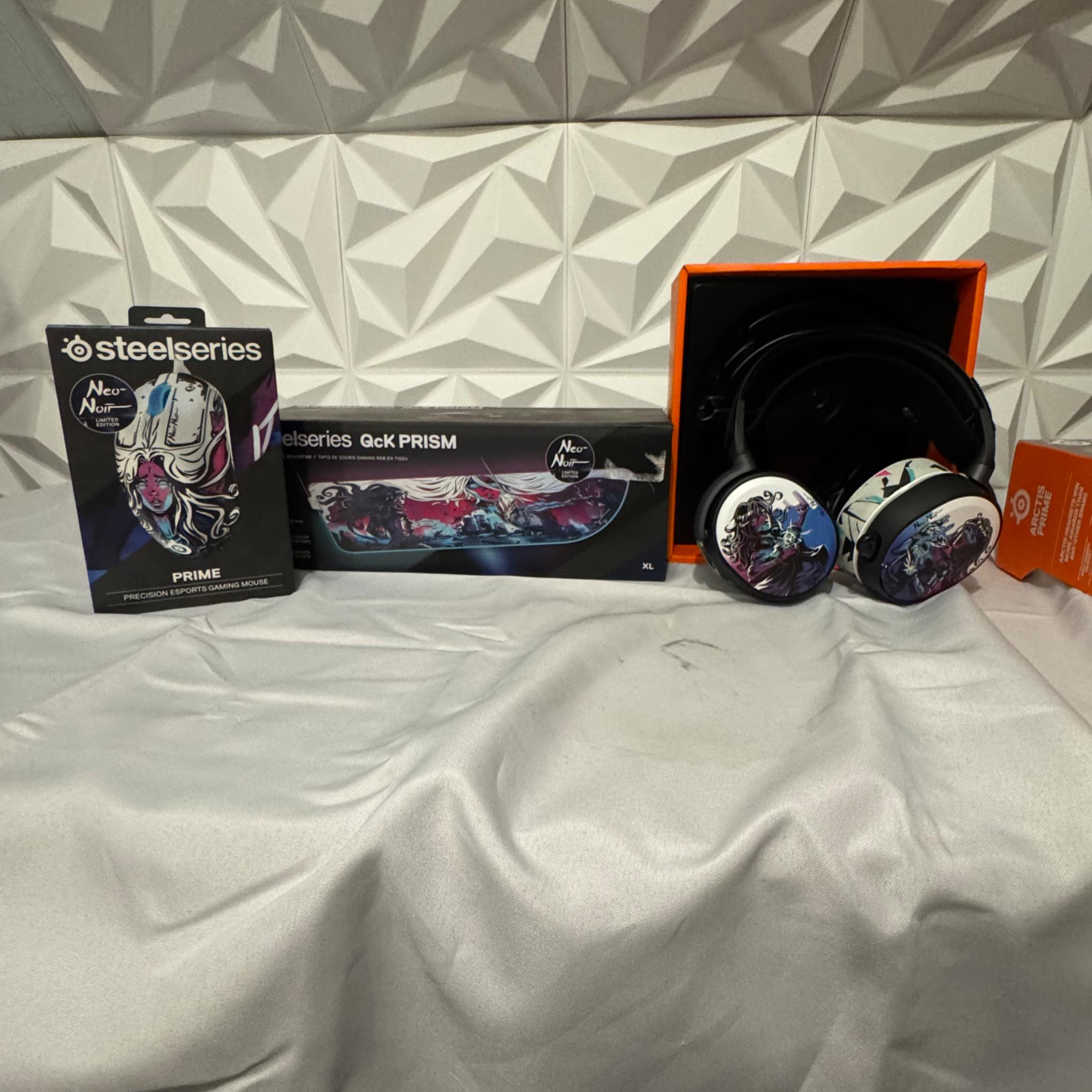Complete limited edition Steel Series Neo Noir collection.