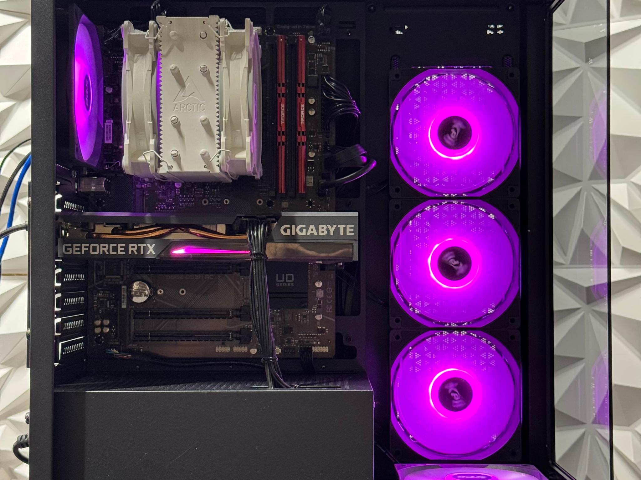 i7-11700F / RTX 3060 Ti / 32GB Ram / 256GB SSD + 2TB HDD / 600w power supply