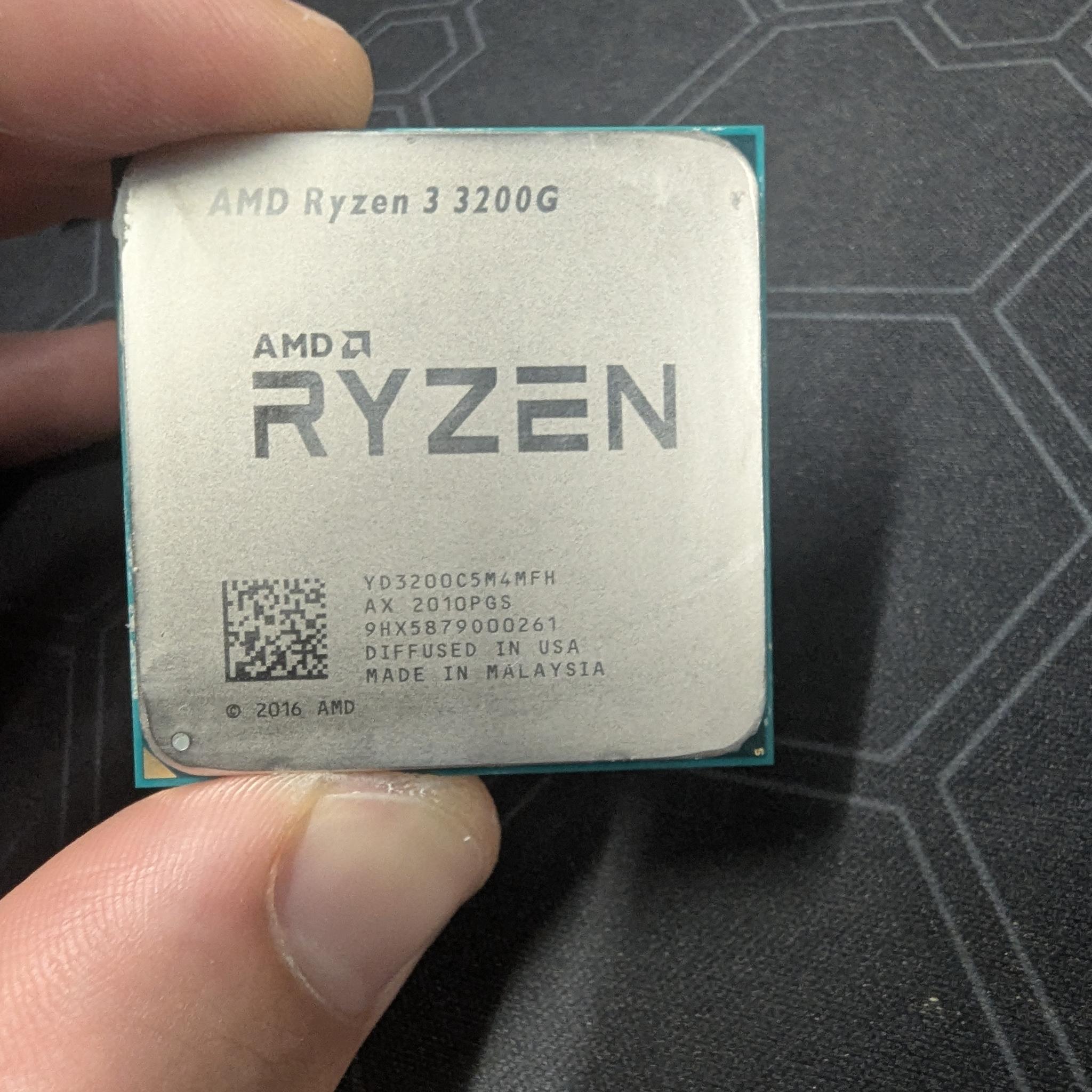 AMD Ryzen 3 3200G with stock cooler