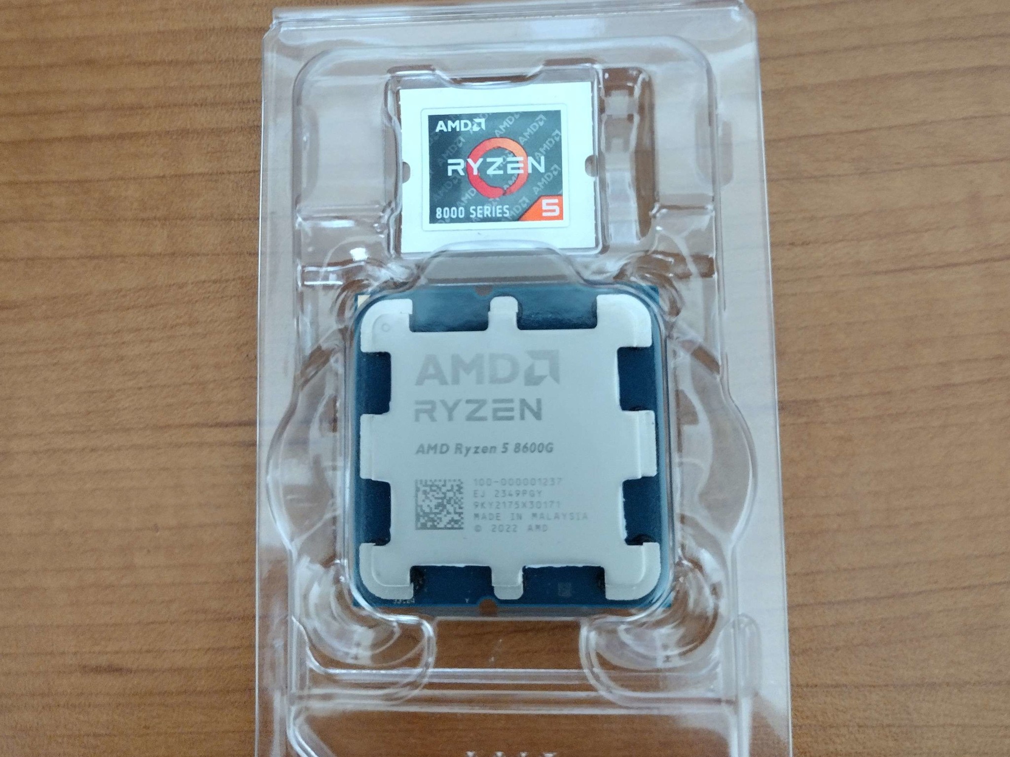 Ryzen 5 8600G NO COOLER JUST CPU USED LIKE NEW AM5 CPU 4.3 GHz Base Clock AMD Radeon™ 760M Graphics