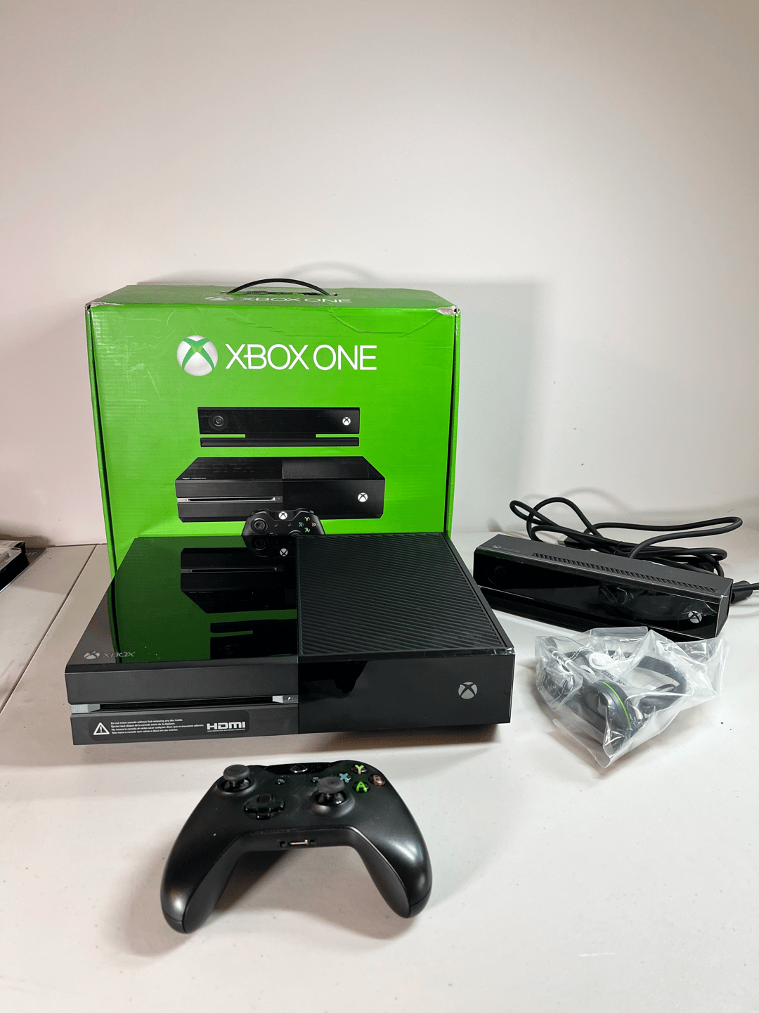 Microsoft Xbox One with Kinect 500GB Console Model 1540 | Jawa