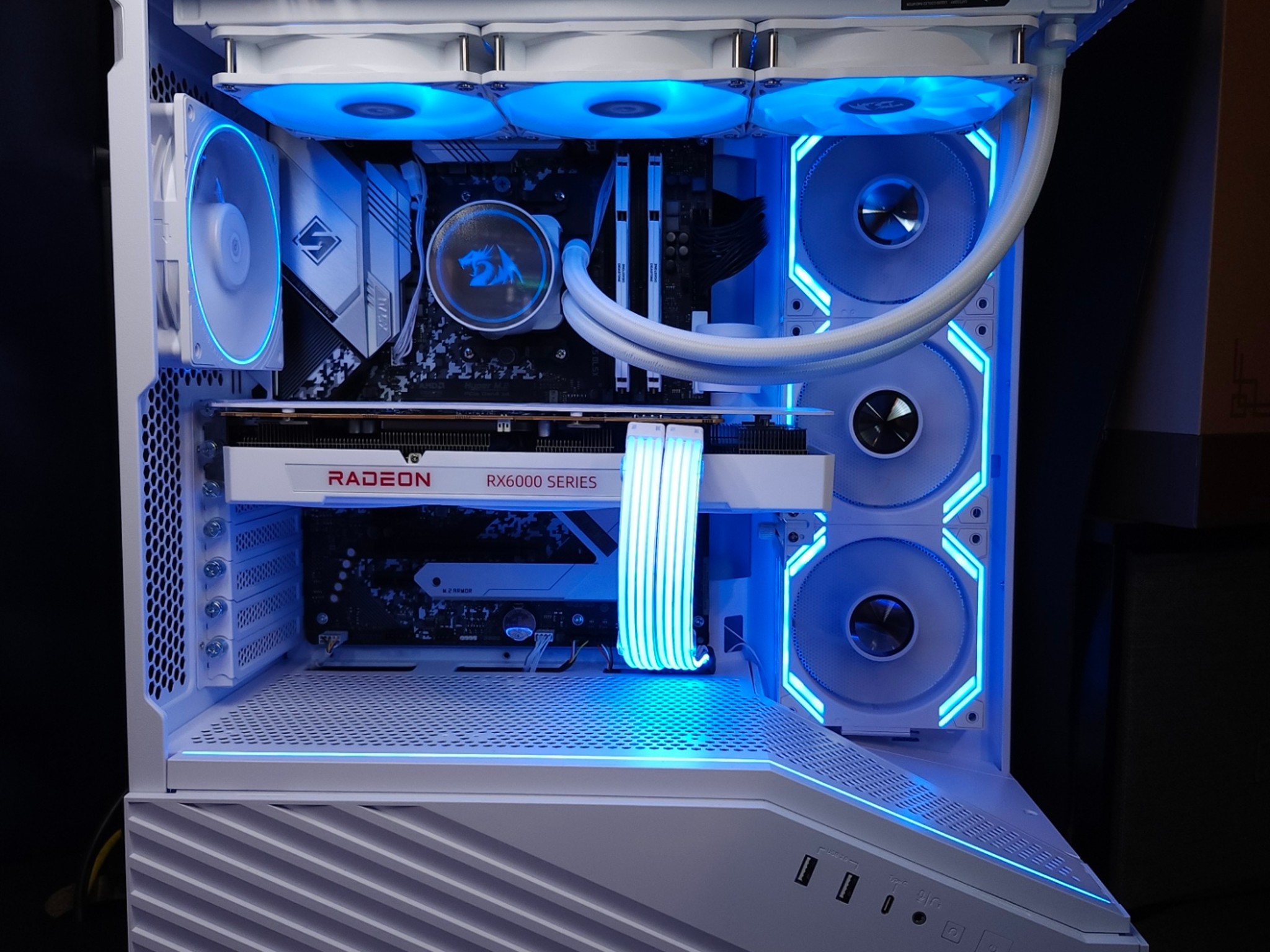 Tron Light Gaming - Ryzen 7 5800X | RX 6800