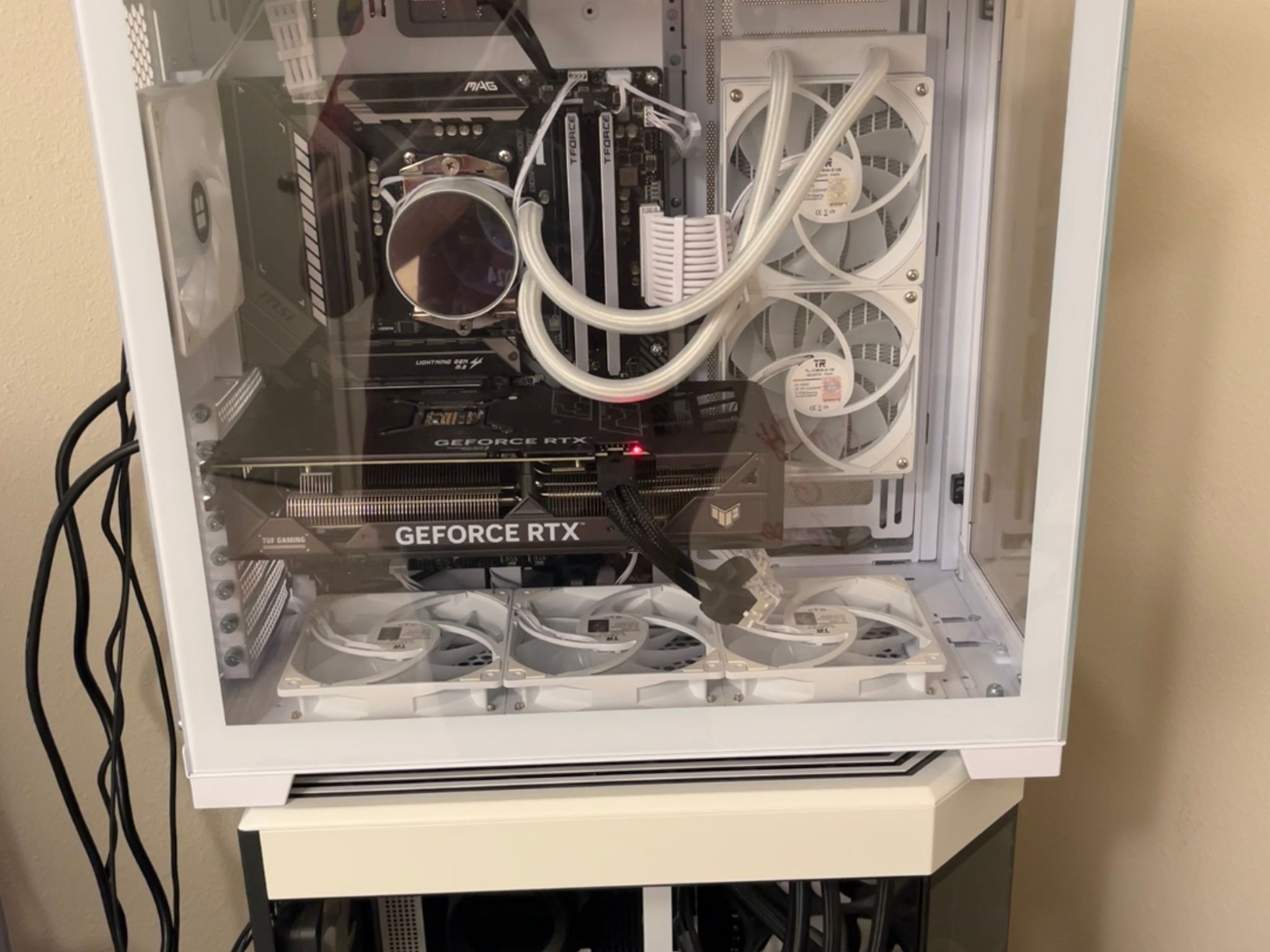 White Gaming PC – RTX 4070 SUPER / Ryzen 5 5600 / 32GB