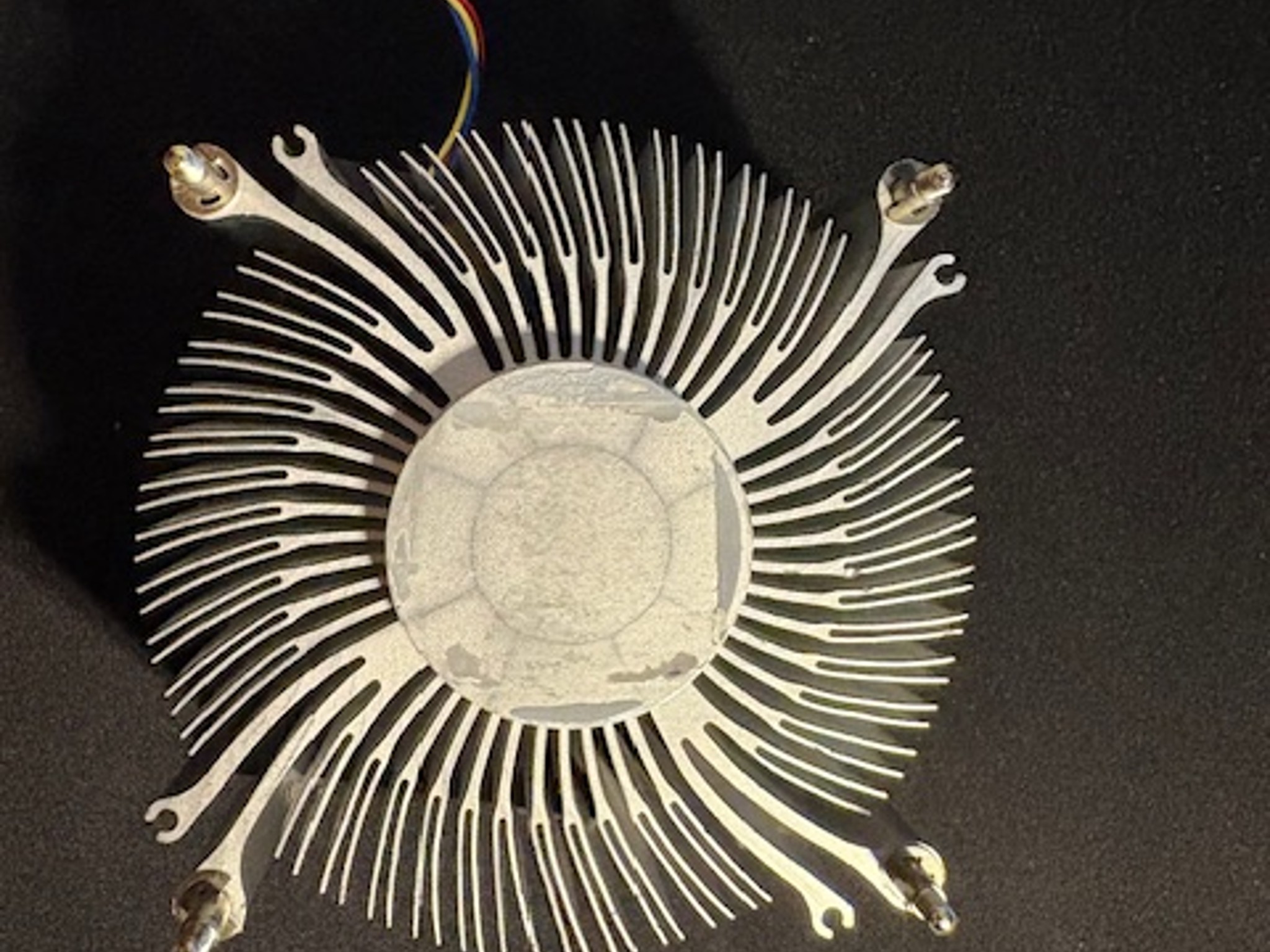 Intel i5 2400 | Base 3.10 GHz | Max 3.40 GHz | 6 MB Cache | With Cooler
