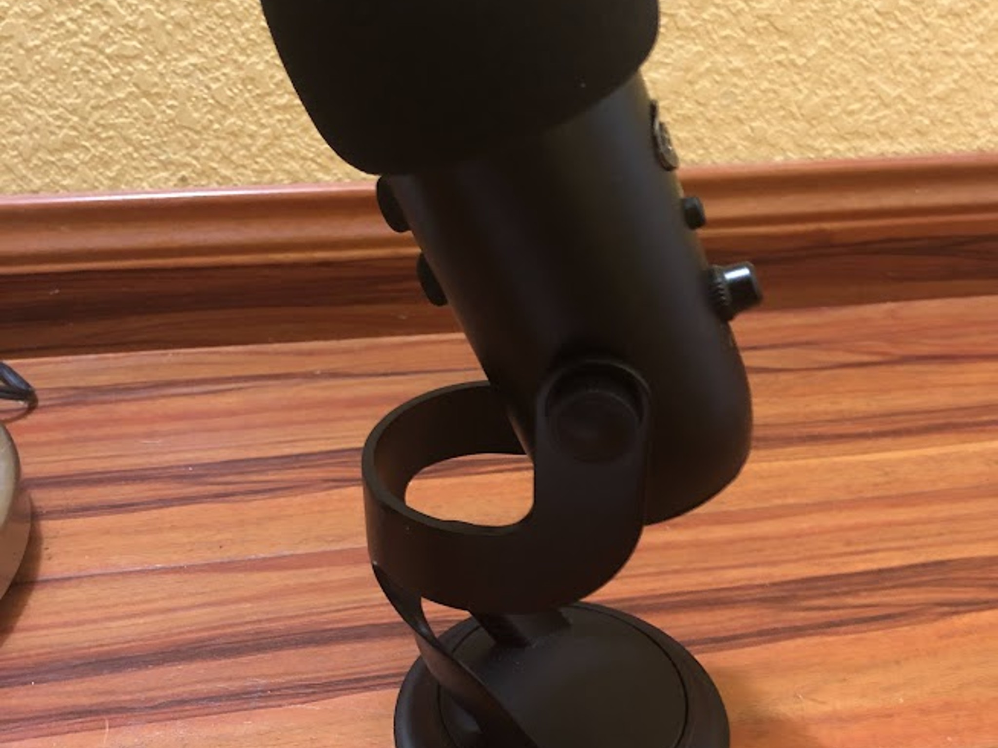 Blue Yeti USB Microphone - Blackout w/ Mudder Foam Cover & Auphonix Pop Filter