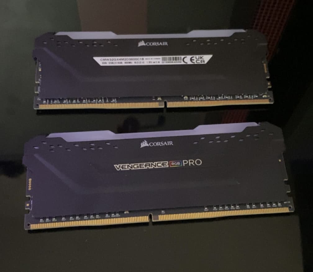 (32gb) Corsair Vengeance PRO RGB