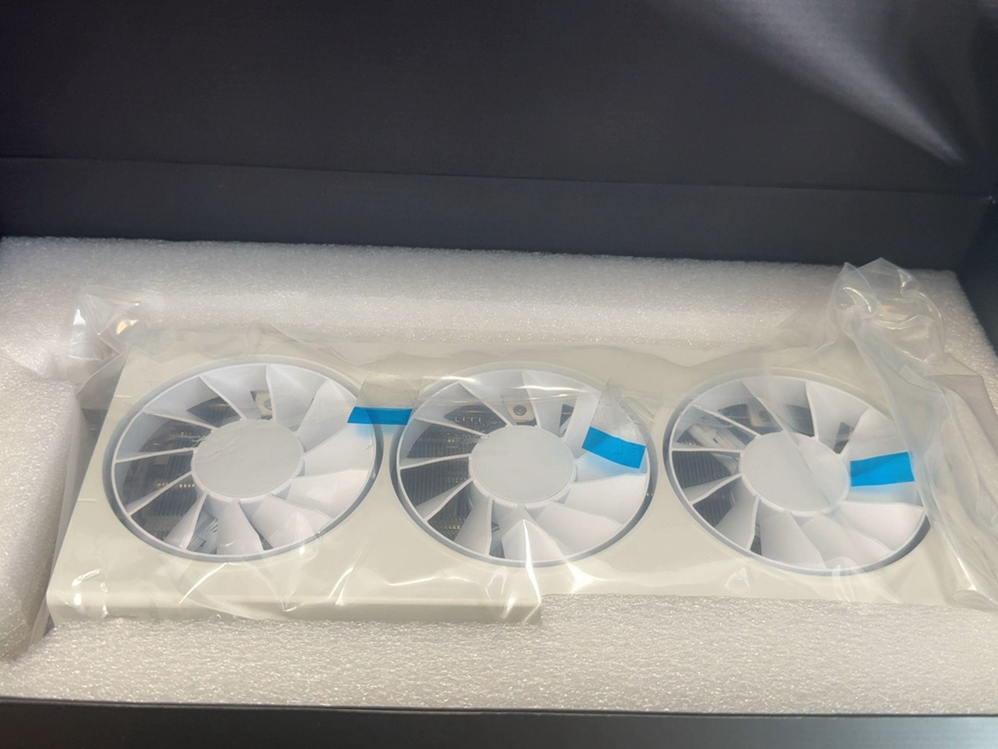 🔥 XFX RX 9060 XT SWIFT White OC – 16GB GDDR6 Triple Fan GPU (Great Condition)