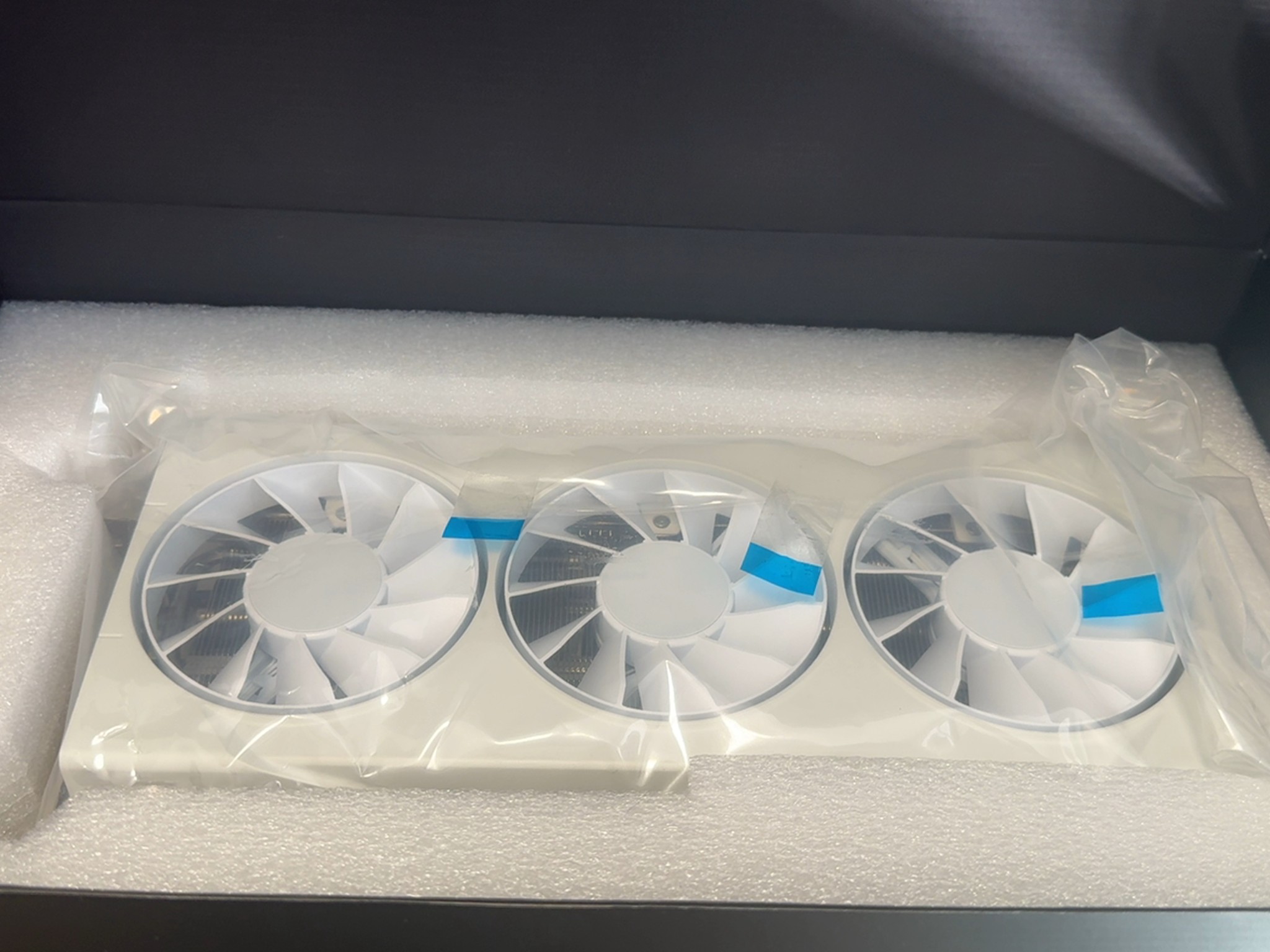 🔥 XFX RX 9060 XT SWIFT White OC – 16GB GDDR6 Triple Fan GPU (Great Condition)