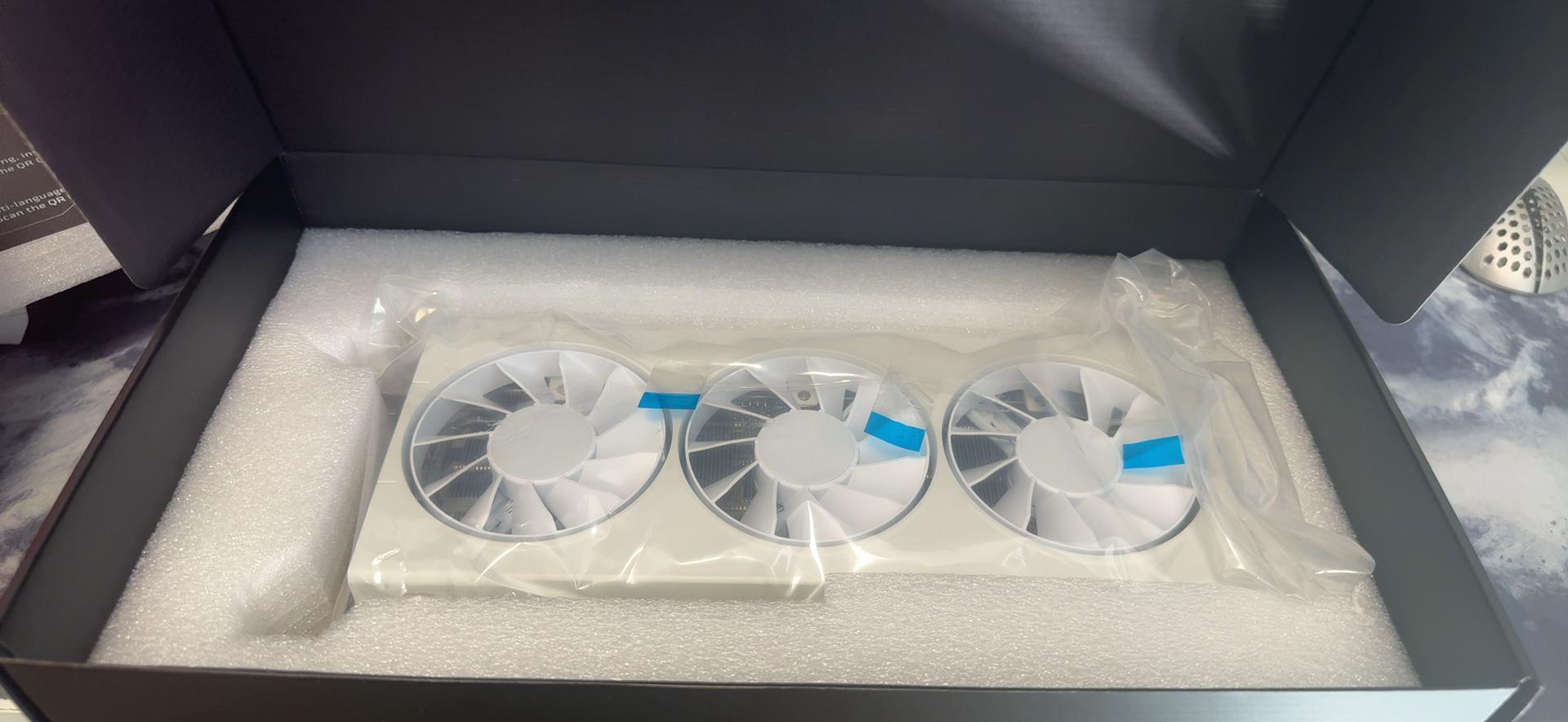 🔥 XFX RX 9060 XT SWIFT White OC – 16GB GDDR6 Triple Fan GPU (Great Condition)
