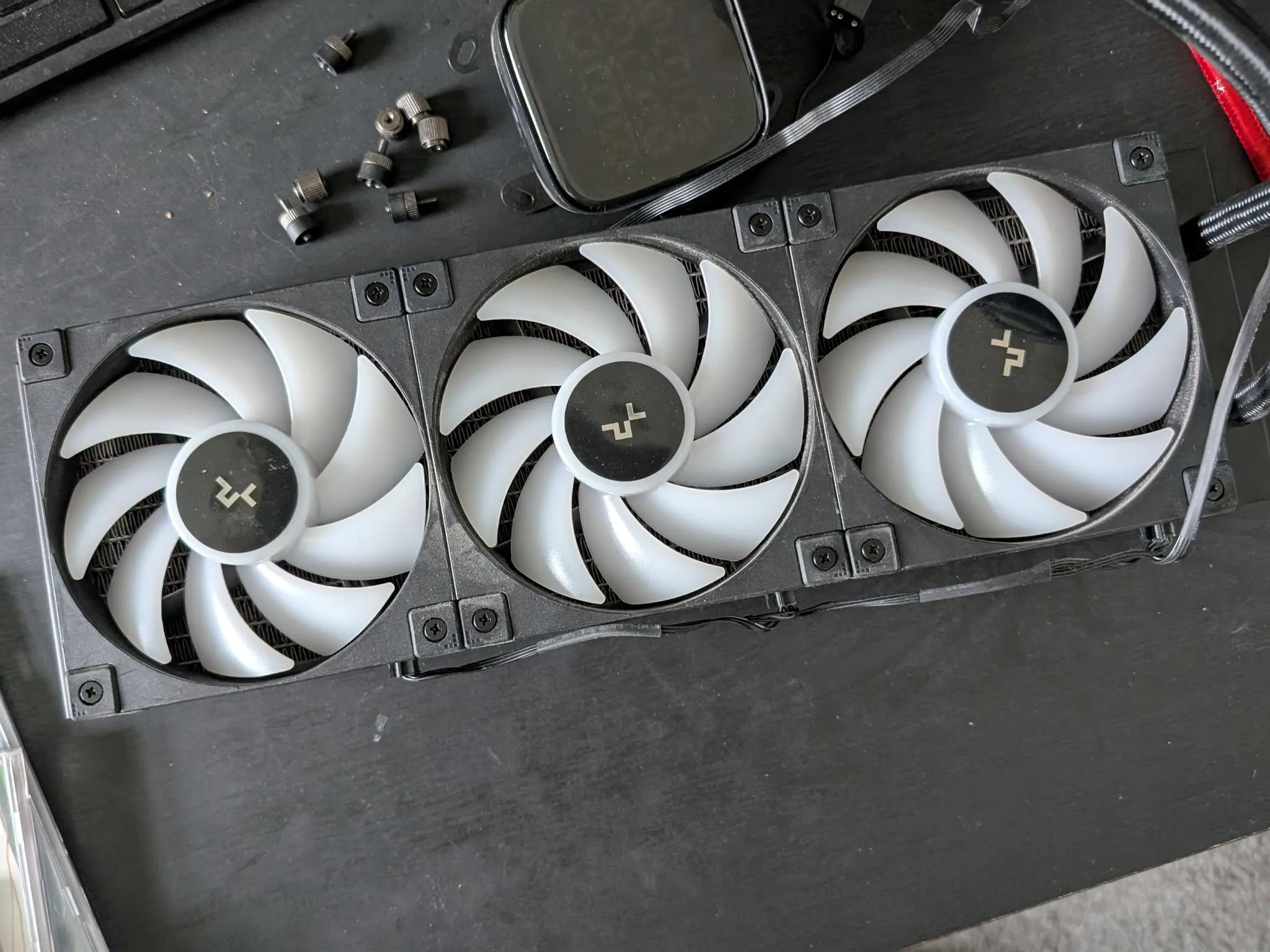 MSI B650 Tomahawk Wifi, Ryzen 7600x, 32gb DDR5 ram, dual 512gb GEN 3 SSDs and 360mm DEEPCOOL LD360