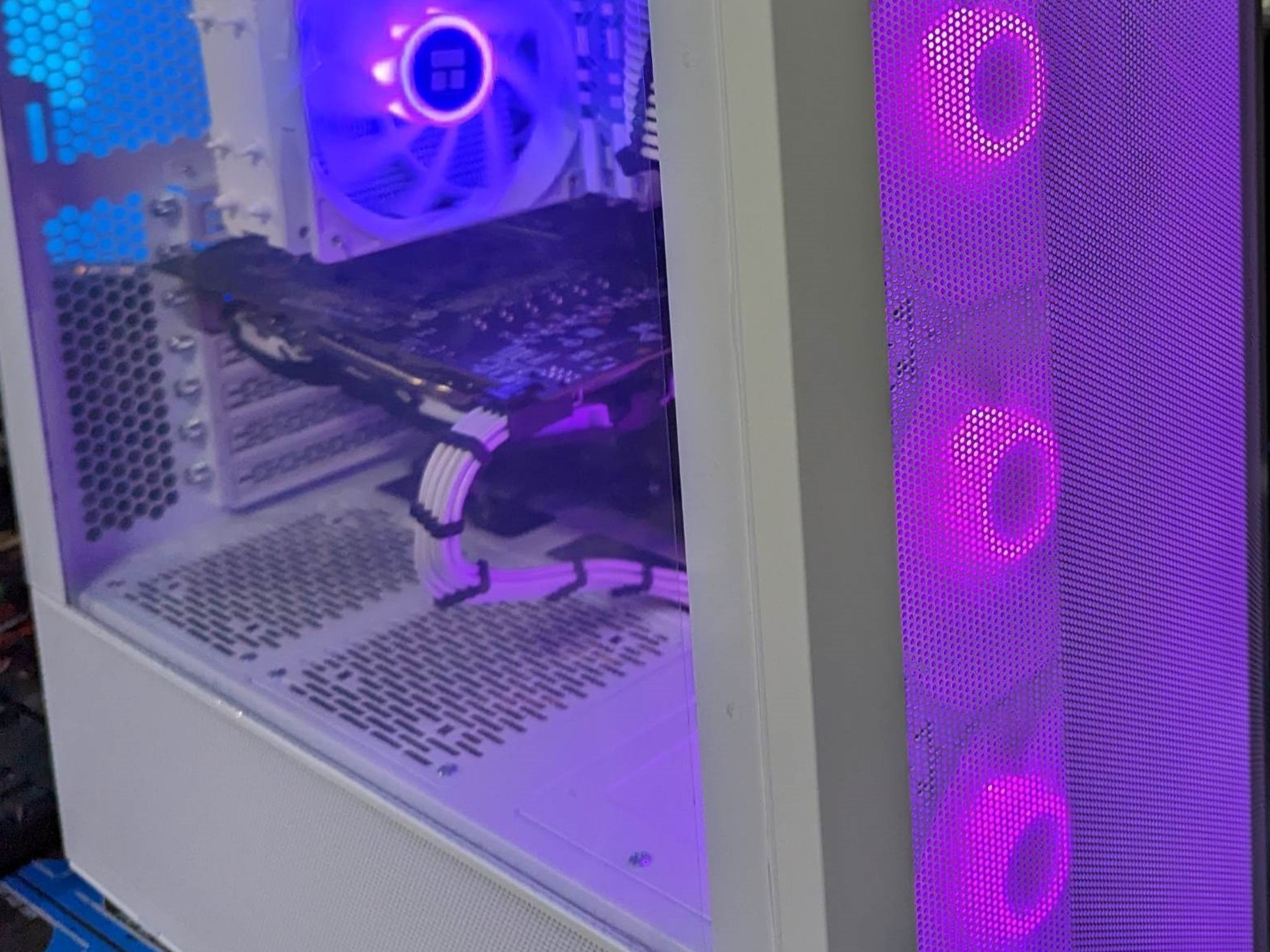 UCW Ready To Play: Custom Z390 Build (i7-8700 + RX 580)
