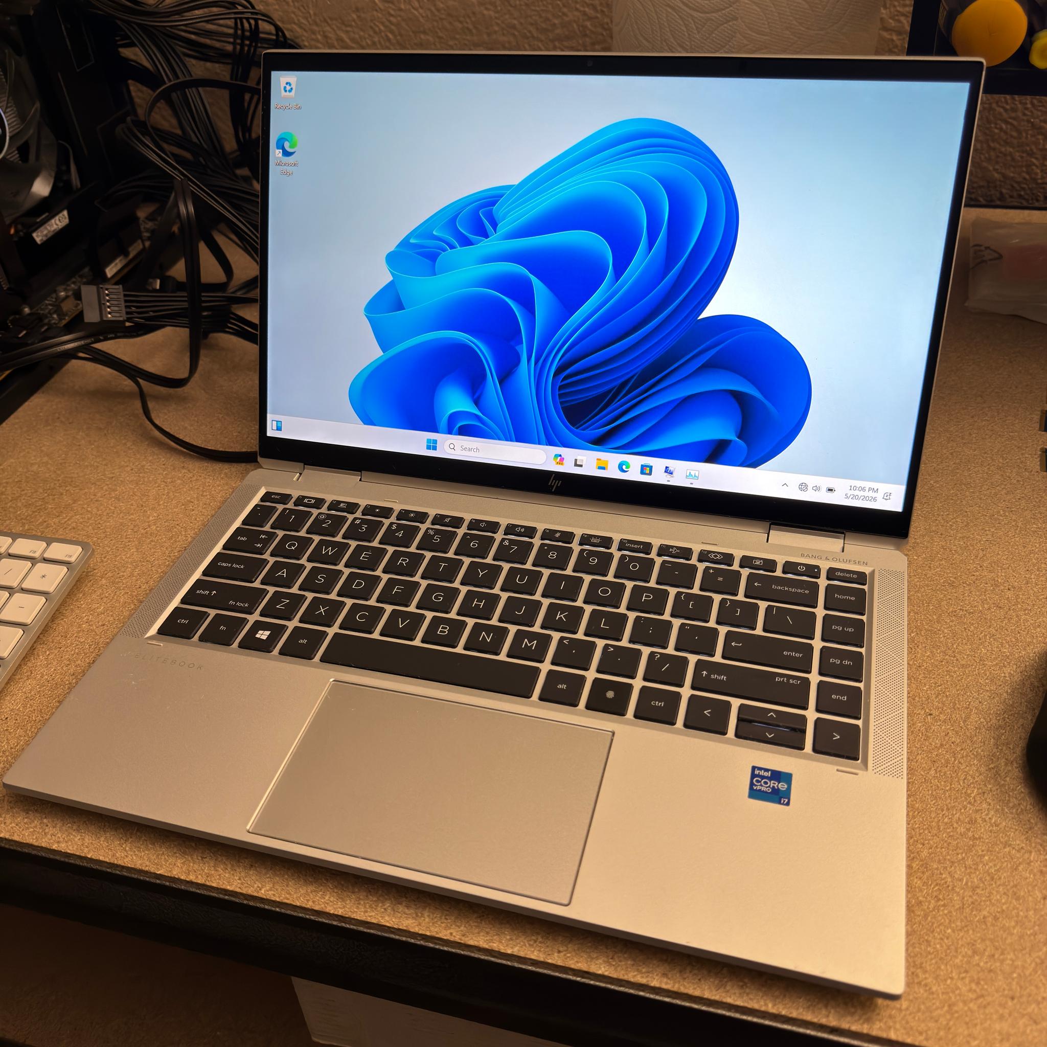 HP Elitebook x360 1040 G8 • Intel i7 • 512GB SSD