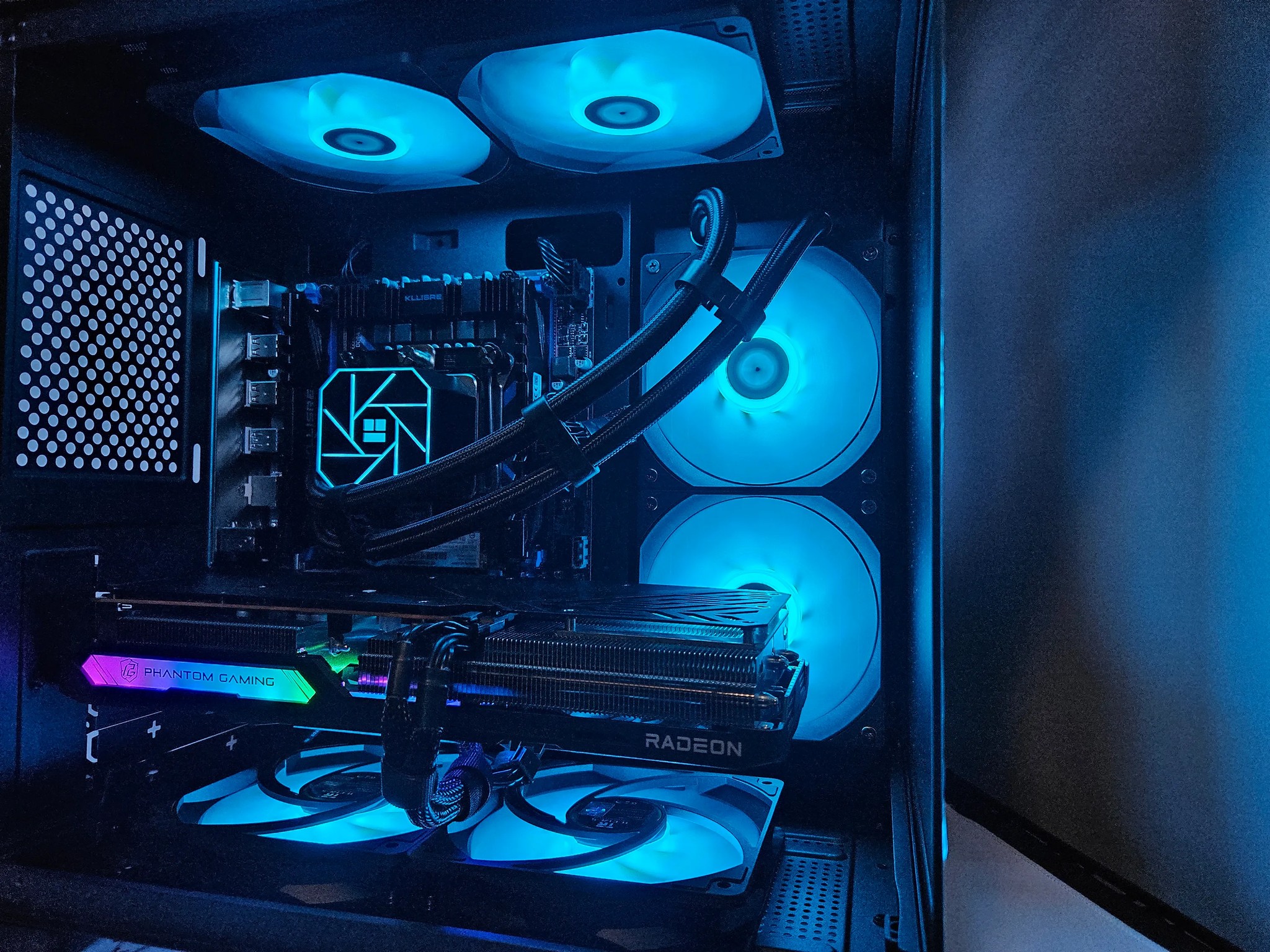 Dark Side Liquid cooled Intel 14 core / 16GB DDR4 / 512GB SSD / RX 7600