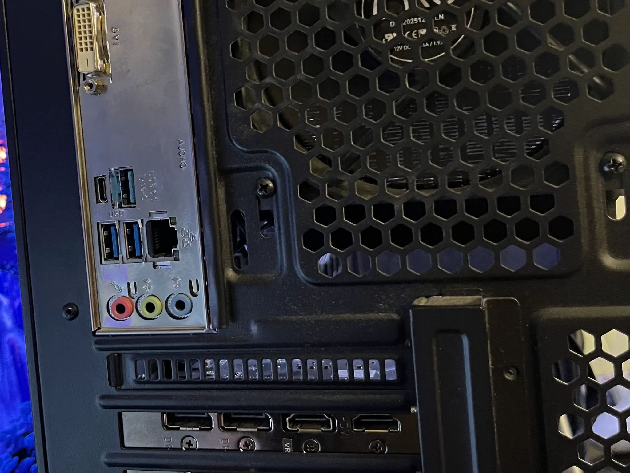 NVIDIA GeForce GTX 1080 // Intel i7-8700K // Liquid Cooled // 16 GB Ram // 1TB SSD