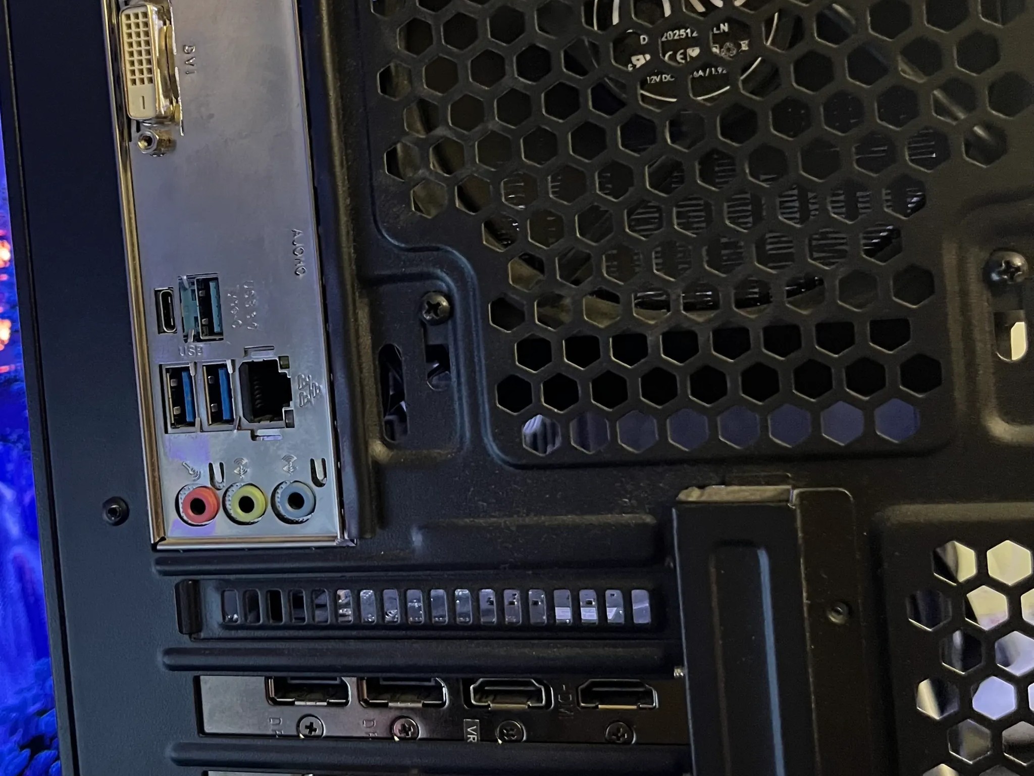 NVIDIA GeForce GTX 1080 // Intel i7-8700K // Liquid Cooled // 16 GB Ram // 1TB SSD