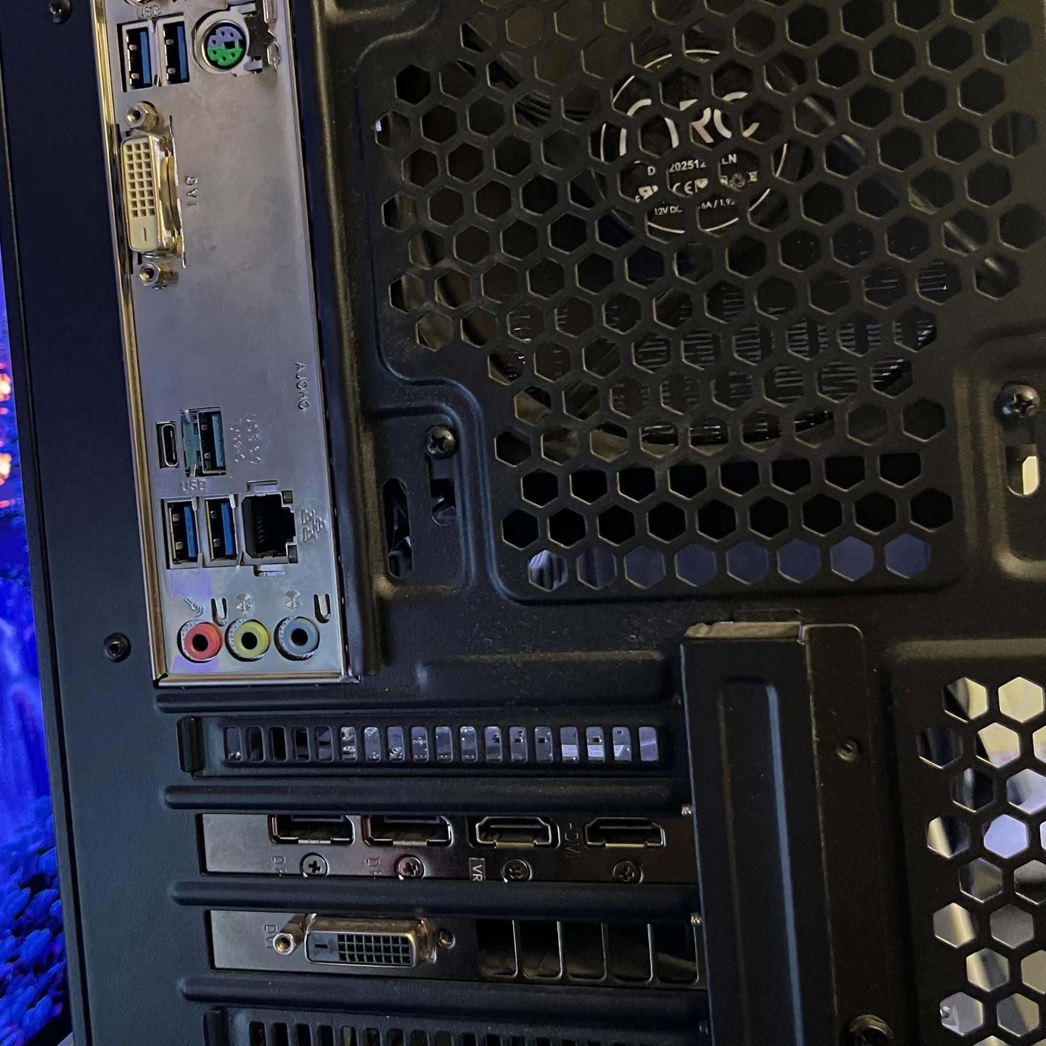 NVIDIA GeForce GTX 1080 // Intel i7-8700K // Liquid Cooled // 16 GB Ram // 1TB SSD