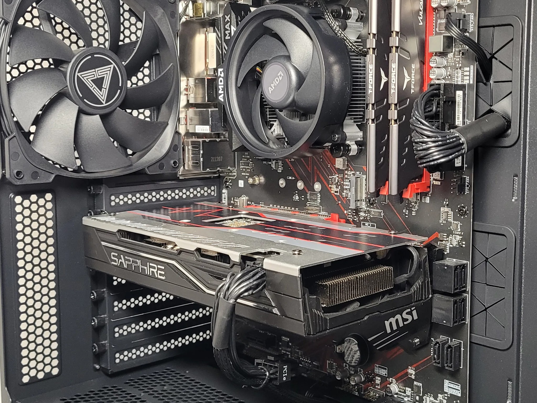 Black Sapphire // Ryzen 5 1500x // RX 580 8GB // 16GB DDR4 // 512GB M.2 NVME