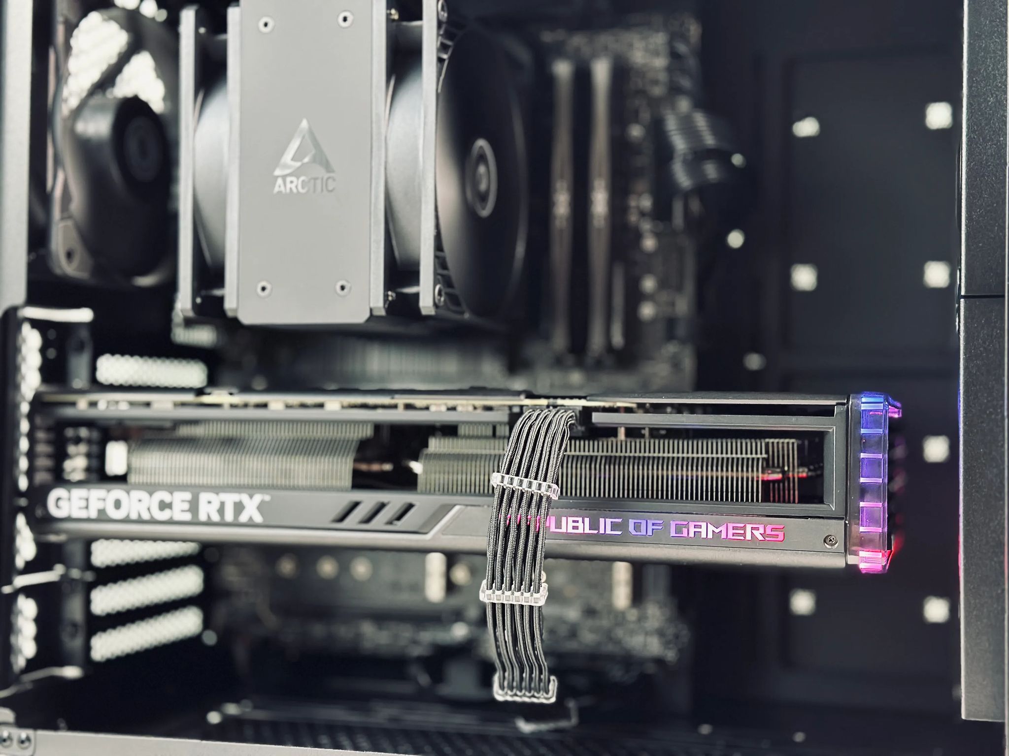 🖤🥷Nvidia Stealth , pure performance!◼️Nvidia RTX 4070 Ti 12GB◼️Intel 13600K 14 core◼️32GB Ram◼️1TB