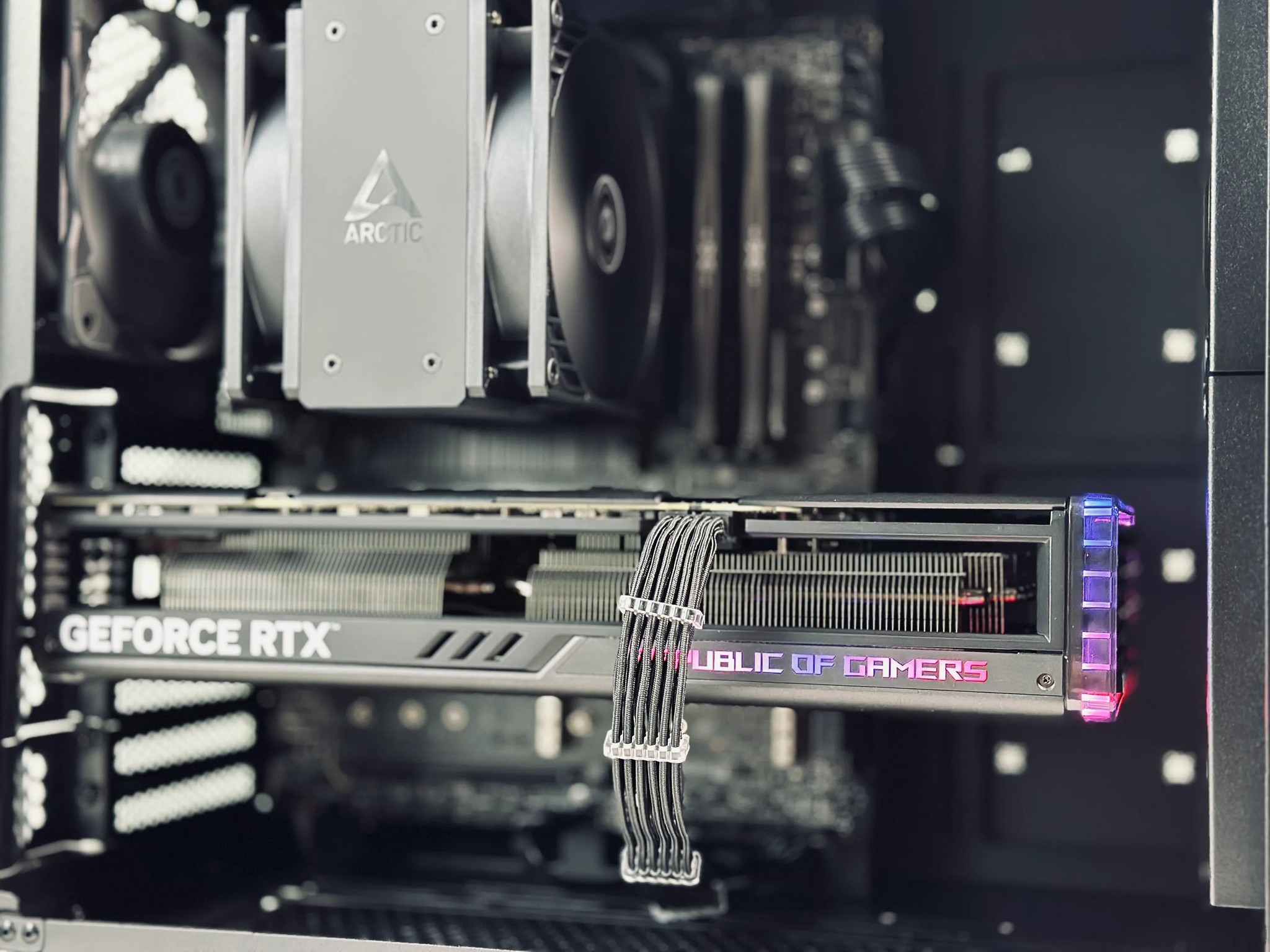 🖤🥷Nvidia Stealth , pure performance!◼️Nvidia RTX 4070 Ti 12GB◼️Intel 13600K 14 core◼️32GB Ram◼️1TB