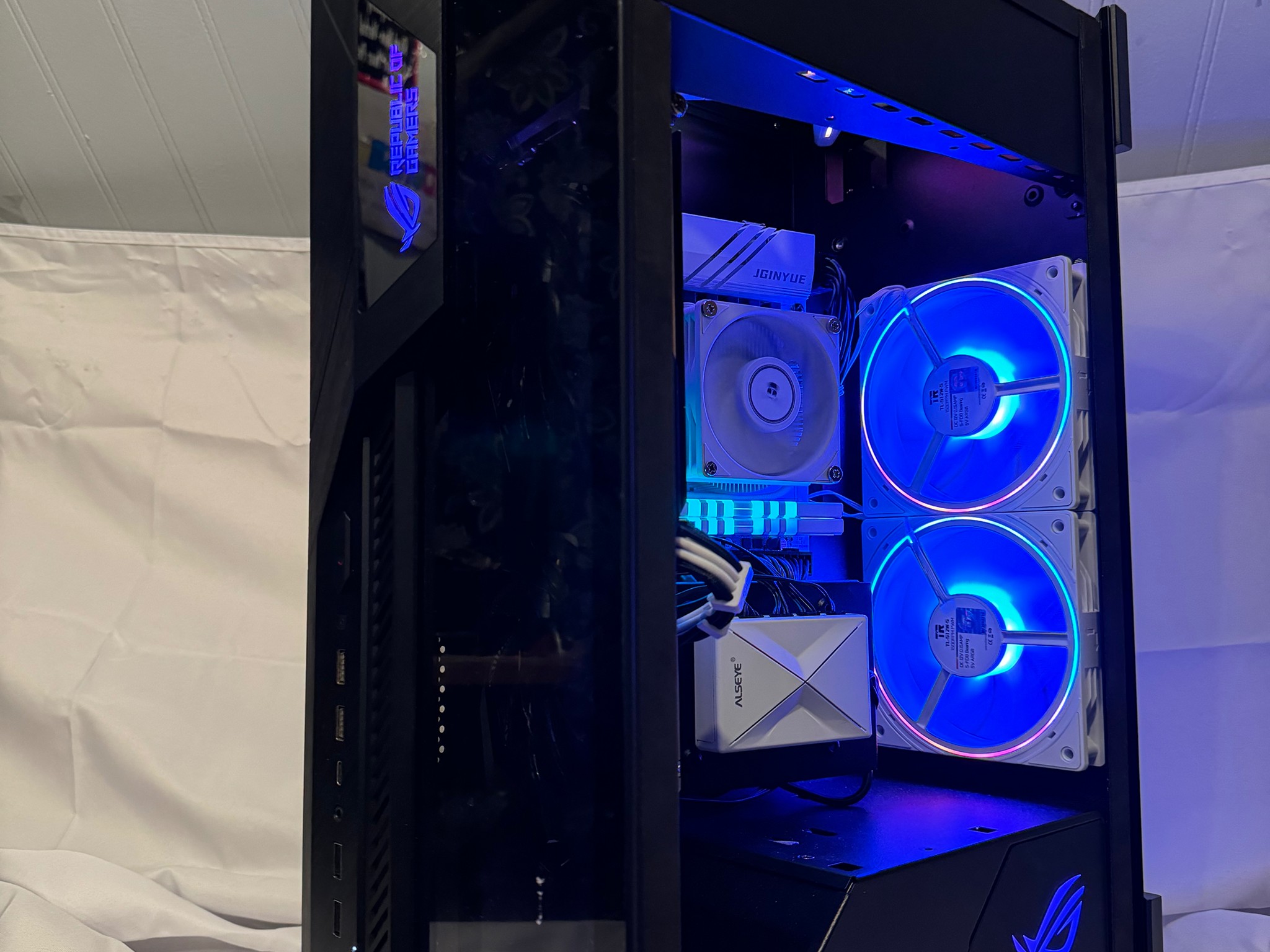 "Budget Clearance sale" Ryzen 5 3600, Rx 6600, 32gb, WiFi included gaming pc