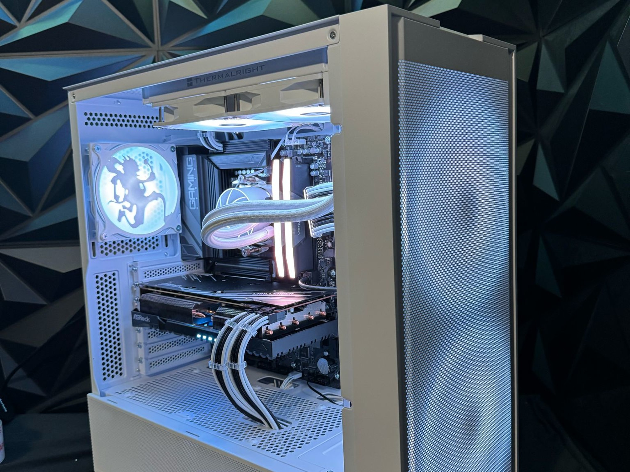 🏴‍☠️Luffy Gear 77 🏴‍☠️ Ryzen 7 7700X | RX 7800XT|32 GB DDR5| 1.5 TB NVMe|