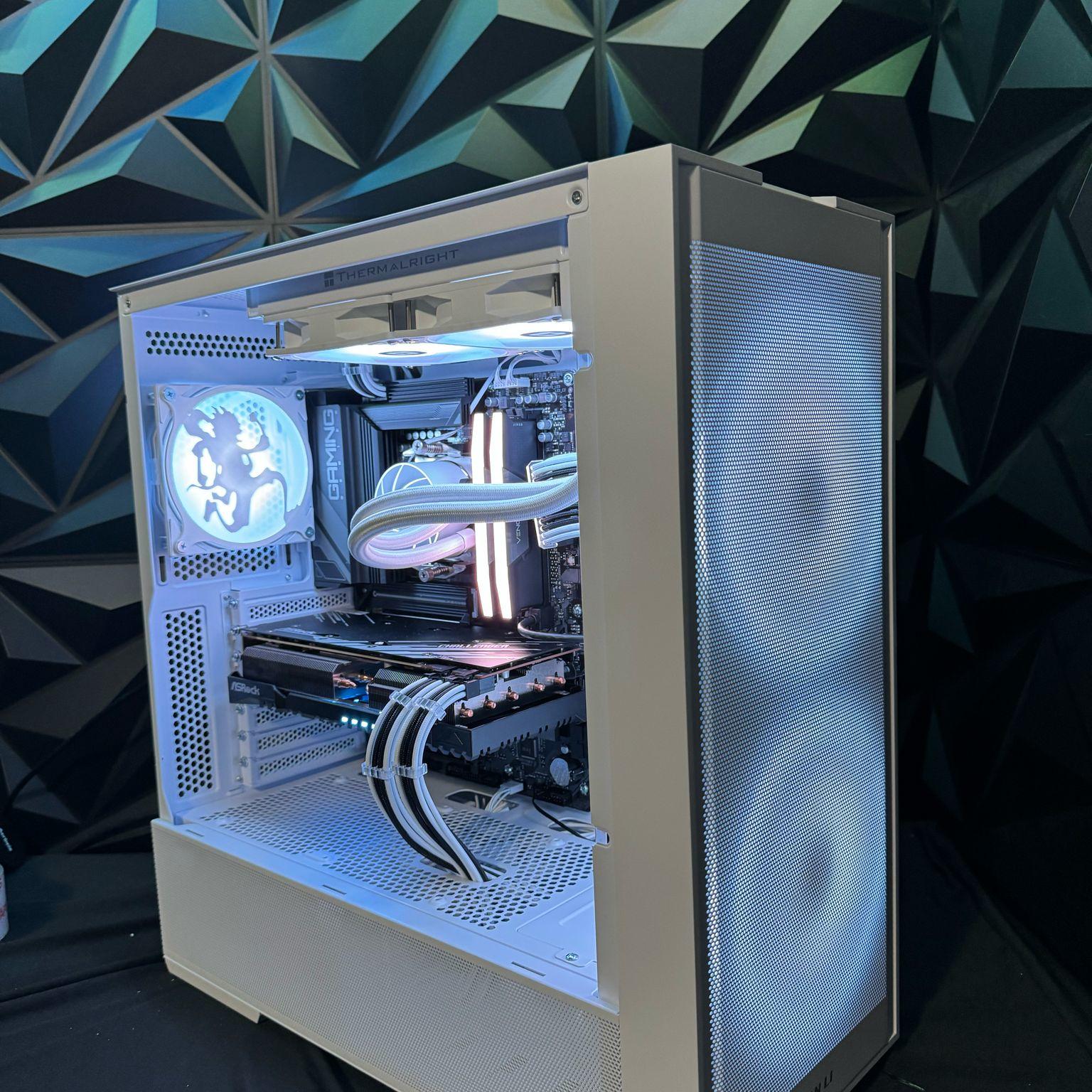 🏴‍☠️Luffy Gear 77 🏴‍☠️ Ryzen 7 7700X | RX 7800XT|32 GB DDR5| 1.5 TB NVMe|