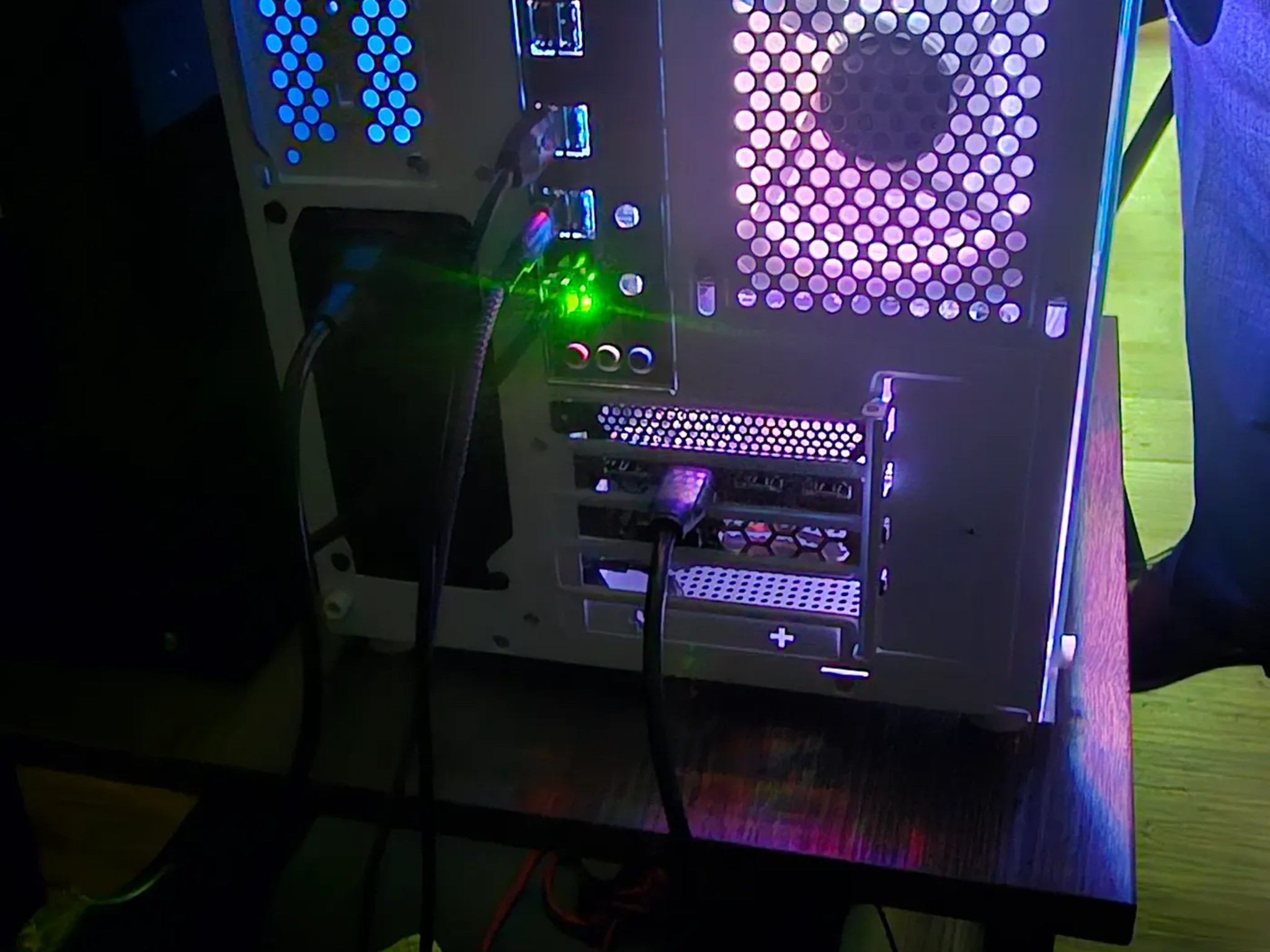 Fresh White build! Budget Gaming PC