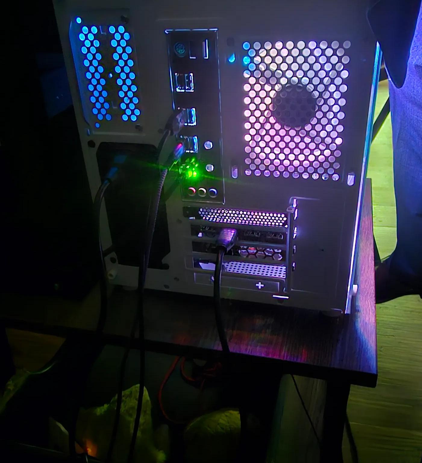 Fresh White build! Budget Gaming PC