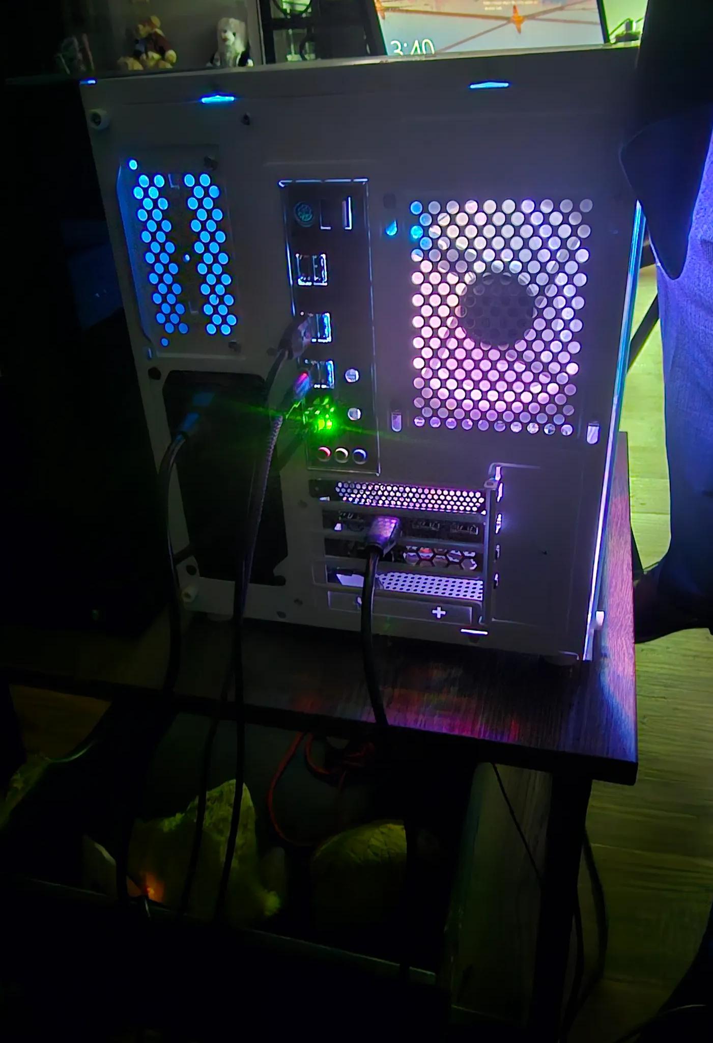 Fresh White build! Budget Gaming PC