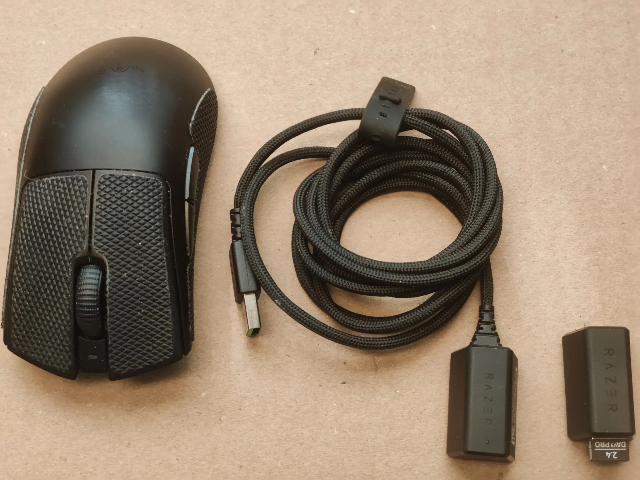 Razer DeathAdder V3 Pro with Hyperpolling 8K Dongle with Razer Atlas Glass Mousepad