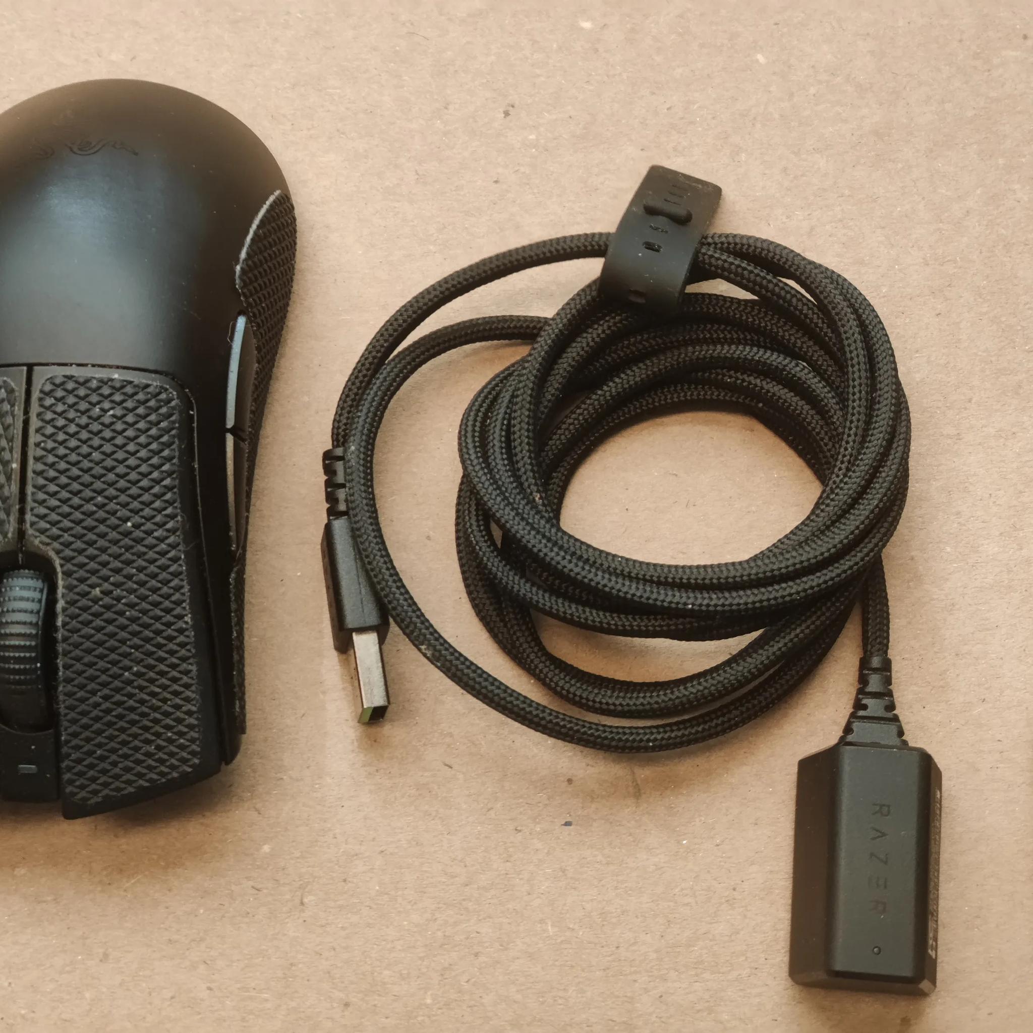 Razer DeathAdder V3 Pro with Hyperpolling 8K Dongle with Razer Atlas Glass Mousepad