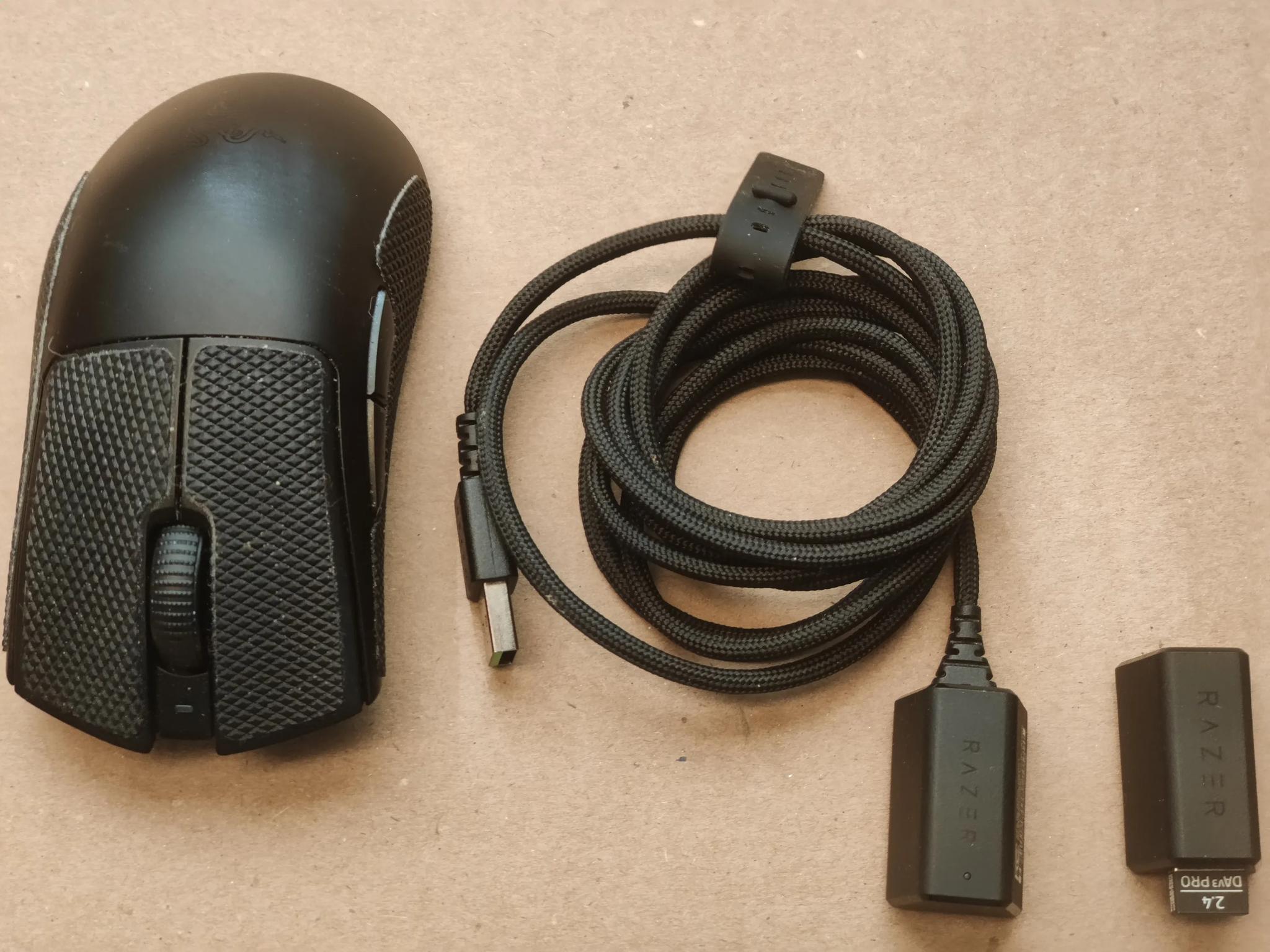 Razer DeathAdder V3 Pro with Hyperpolling 8K Dongle with Razer Atlas Glass Mousepad
