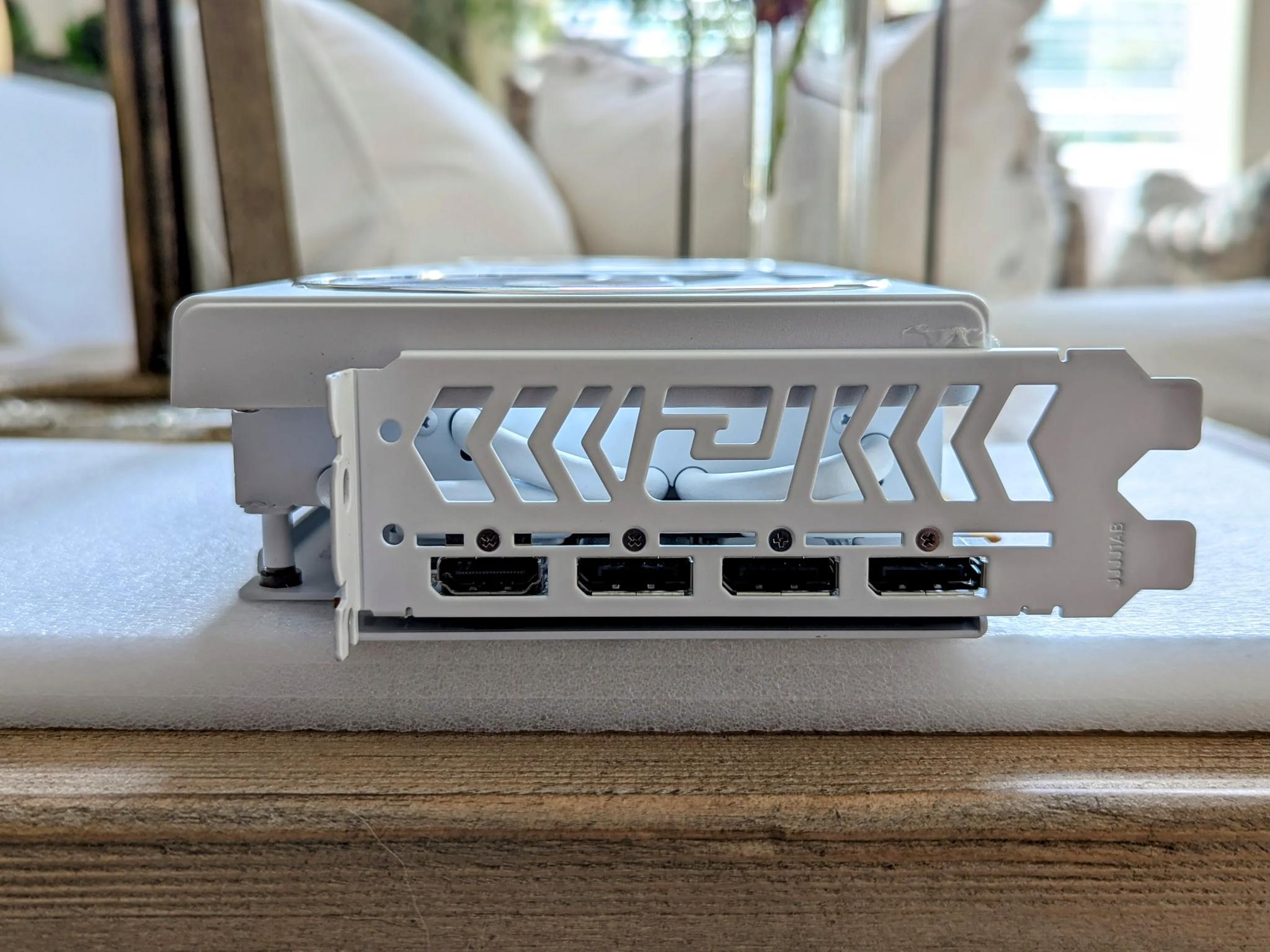 PowerCooler Hellhound 7800XT Spectral White