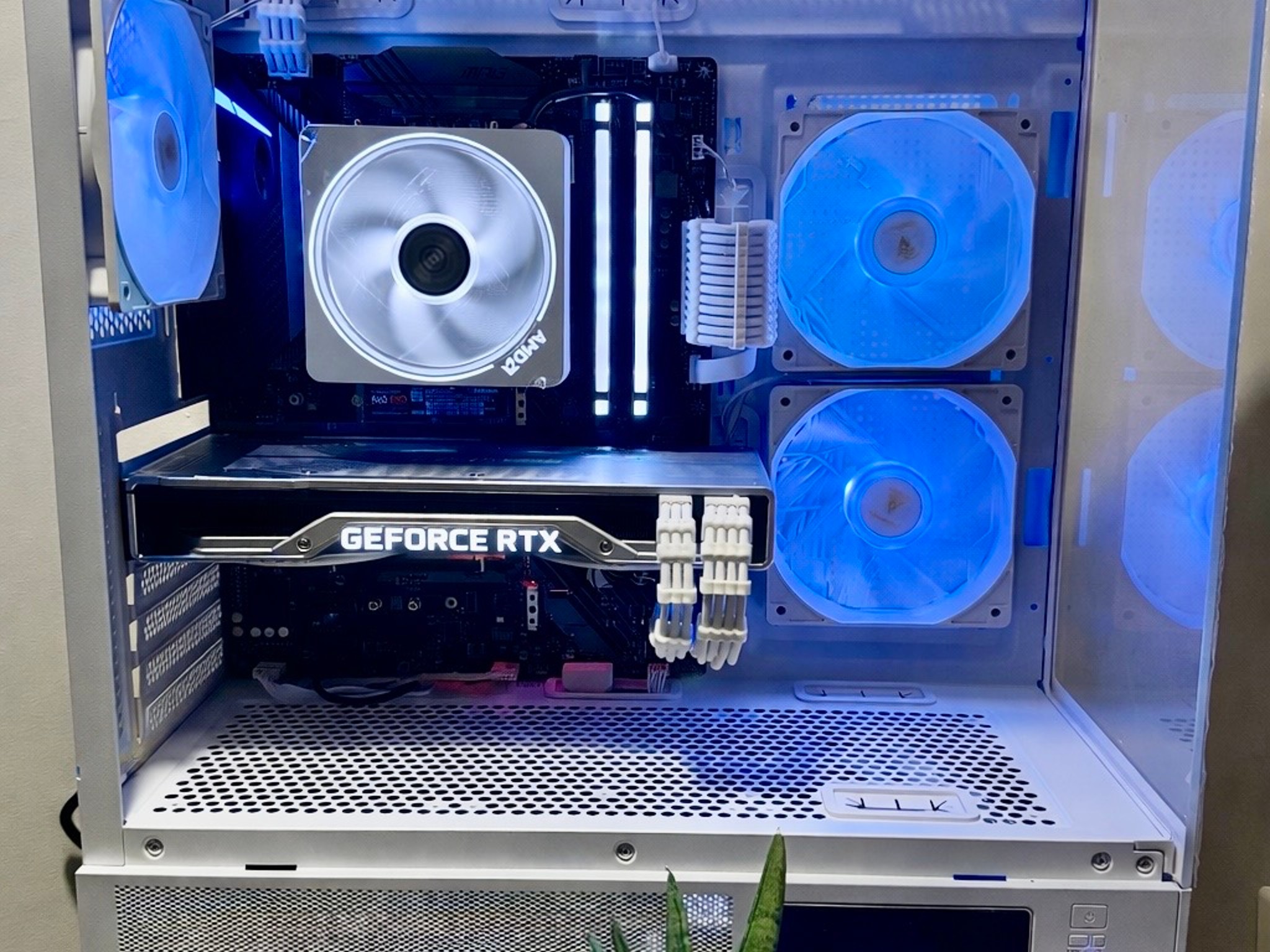 Ryzen 7 3700x | 2070 Super FE | 16 GB Ram 500GB NVME SSD WHITE OUT Mid Tier Gaming PC