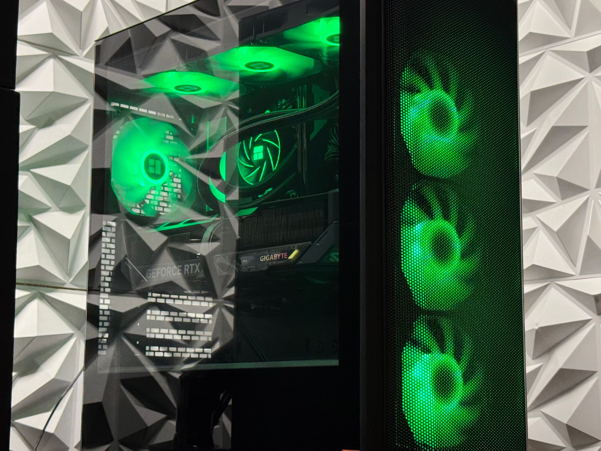 RTX 5070 Ti / Ryzen 7 9800X3D / 32GB DDR5 / 2TB SSD / Gaming pc / Streaming / Ai / Video editing