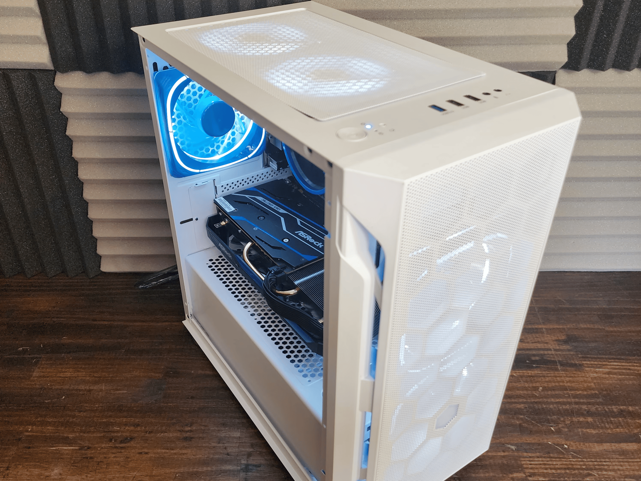 🤍🥶🤍 AMD Ryzen 5 3500X // ASRock Radeon RX 6600 8GB // Silicon Power Zenith 16GB 3200MHz