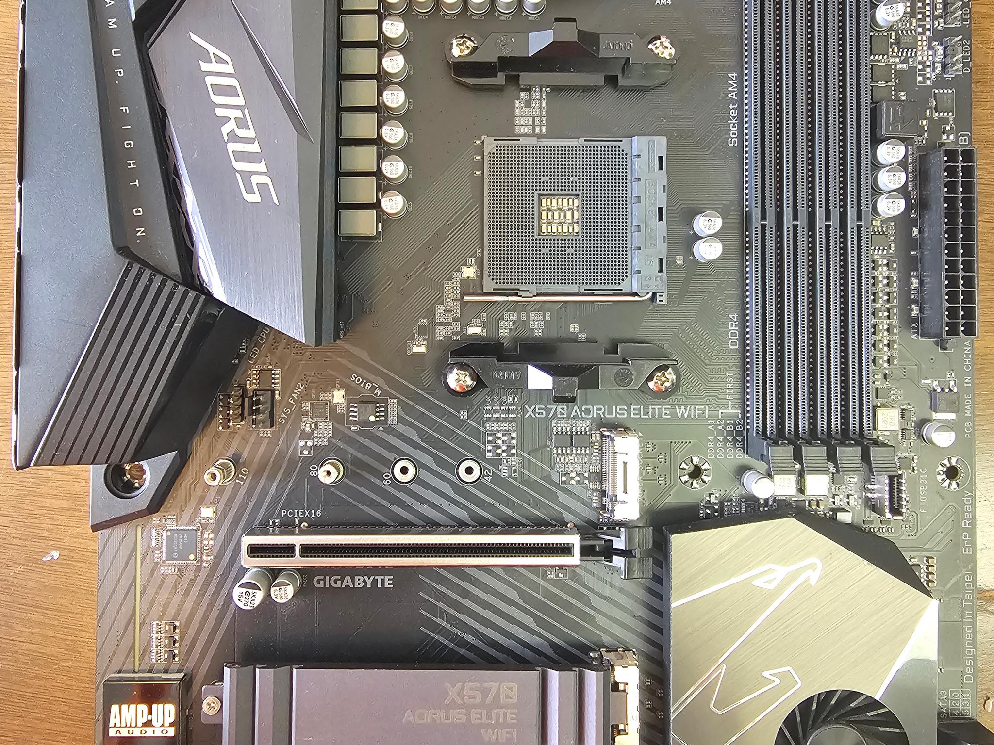 GIGABYTE X570 AORUS ELITE WIFI Motherboard