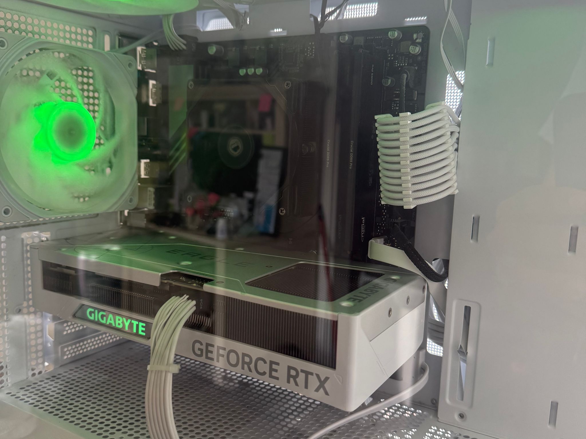❄️RTX 4070 SUPER❄️ Ryzen 5 7600❄️ WD BLACK 1TB❄️ 32GB DDR5❄️ GAMING / STREAMING 1440p PC