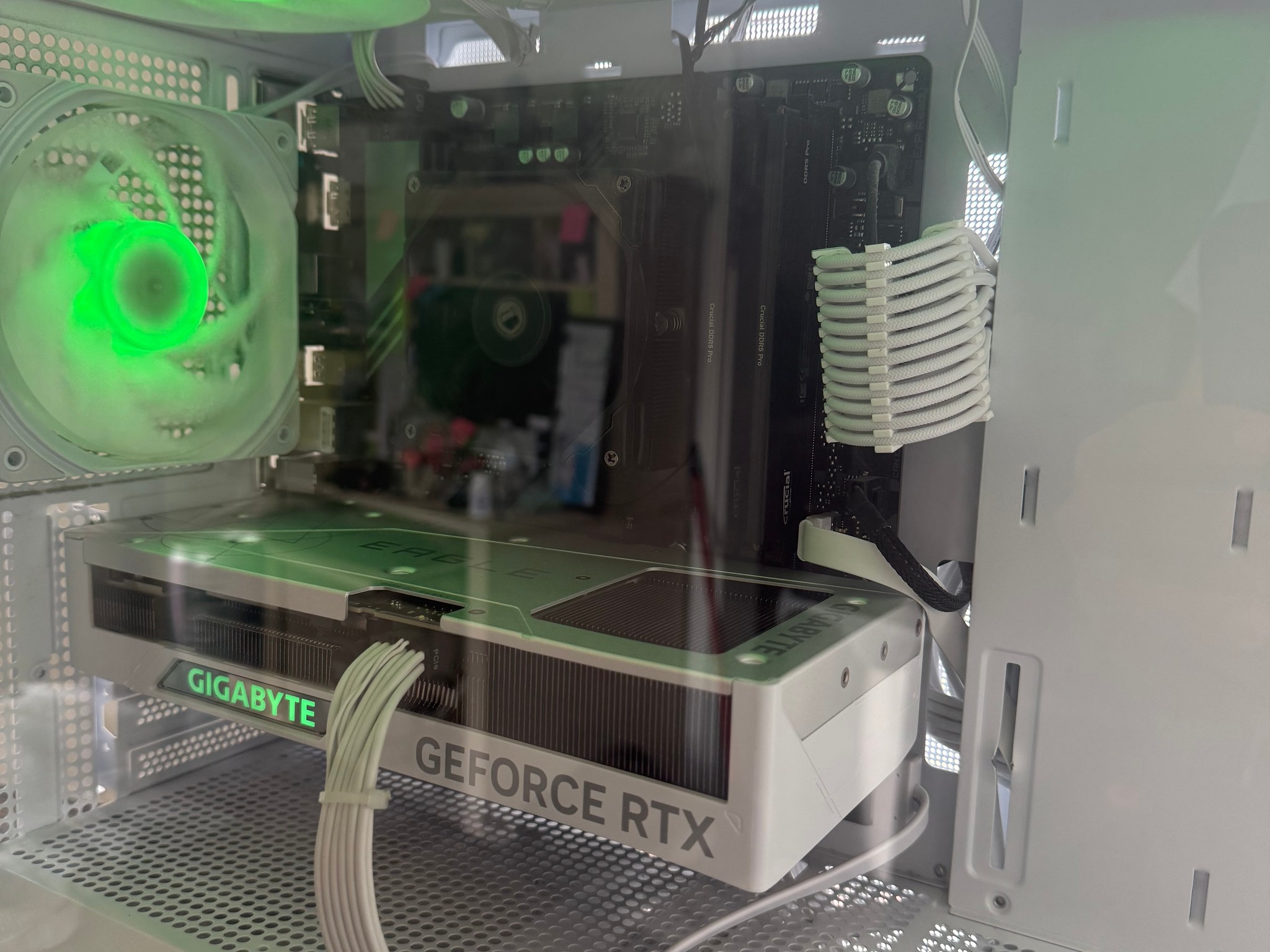 ❄️RTX 4070 SUPER❄️ Ryzen 5 7600❄️ WD BLACK 1TB❄️ 32GB DDR5❄️ GAMING / STREAMING 1440p PC