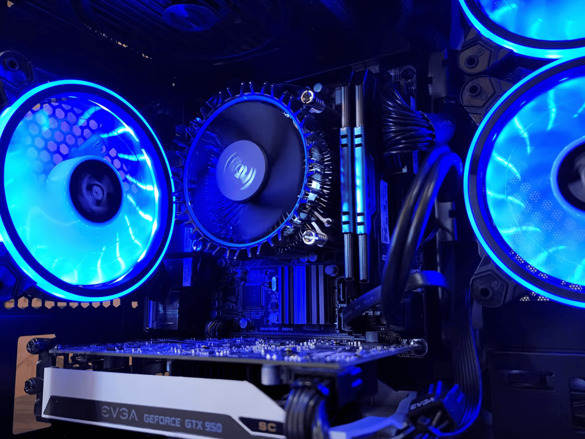  Intel Core i5 4570 // Nvidia GeForce GTX 950 // 16GB 1600MHz