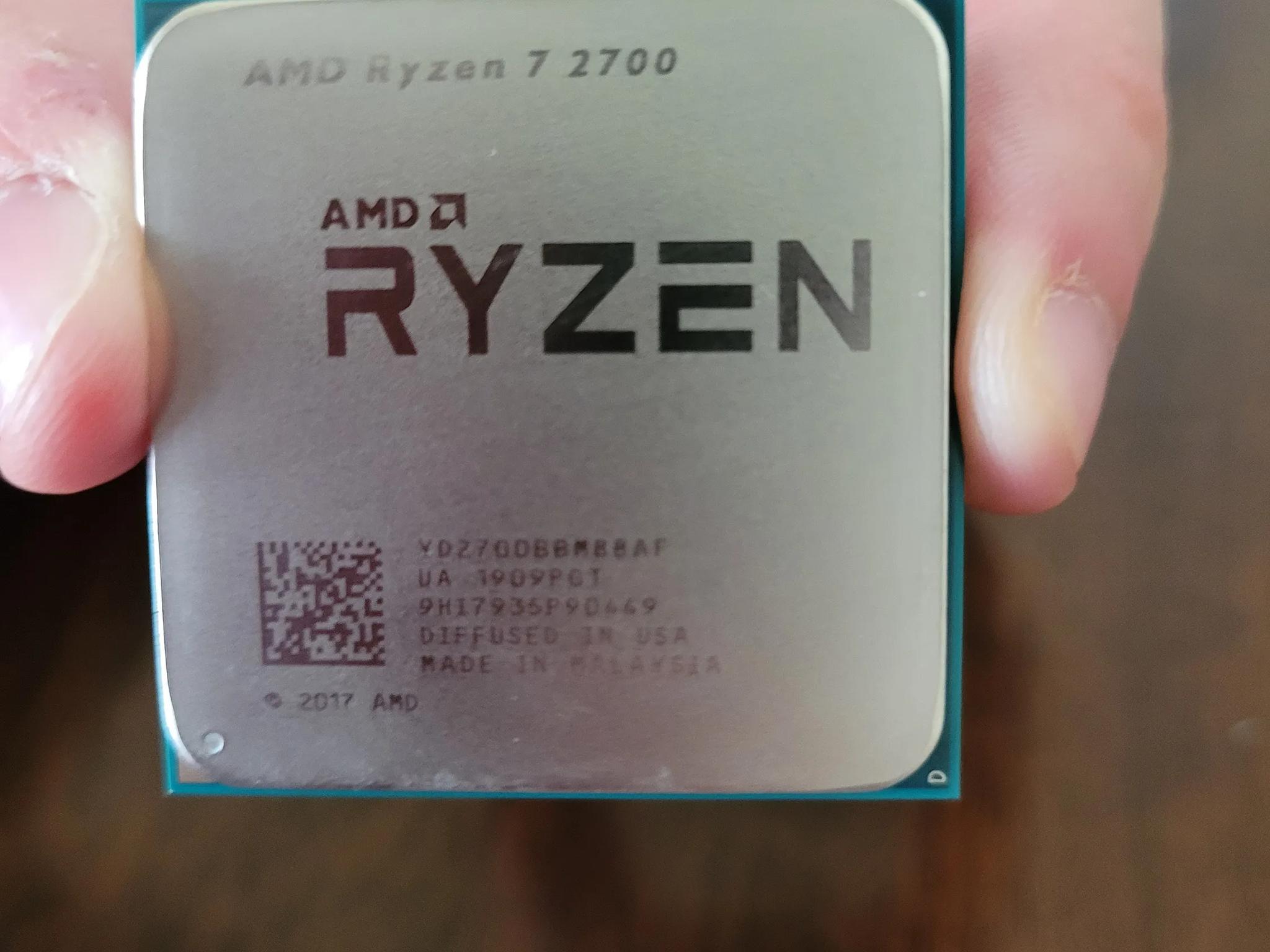 AMD Ryzen 7 2700 8-Core Processor (with Wraith Spire LED Cooler) NO OG BOX