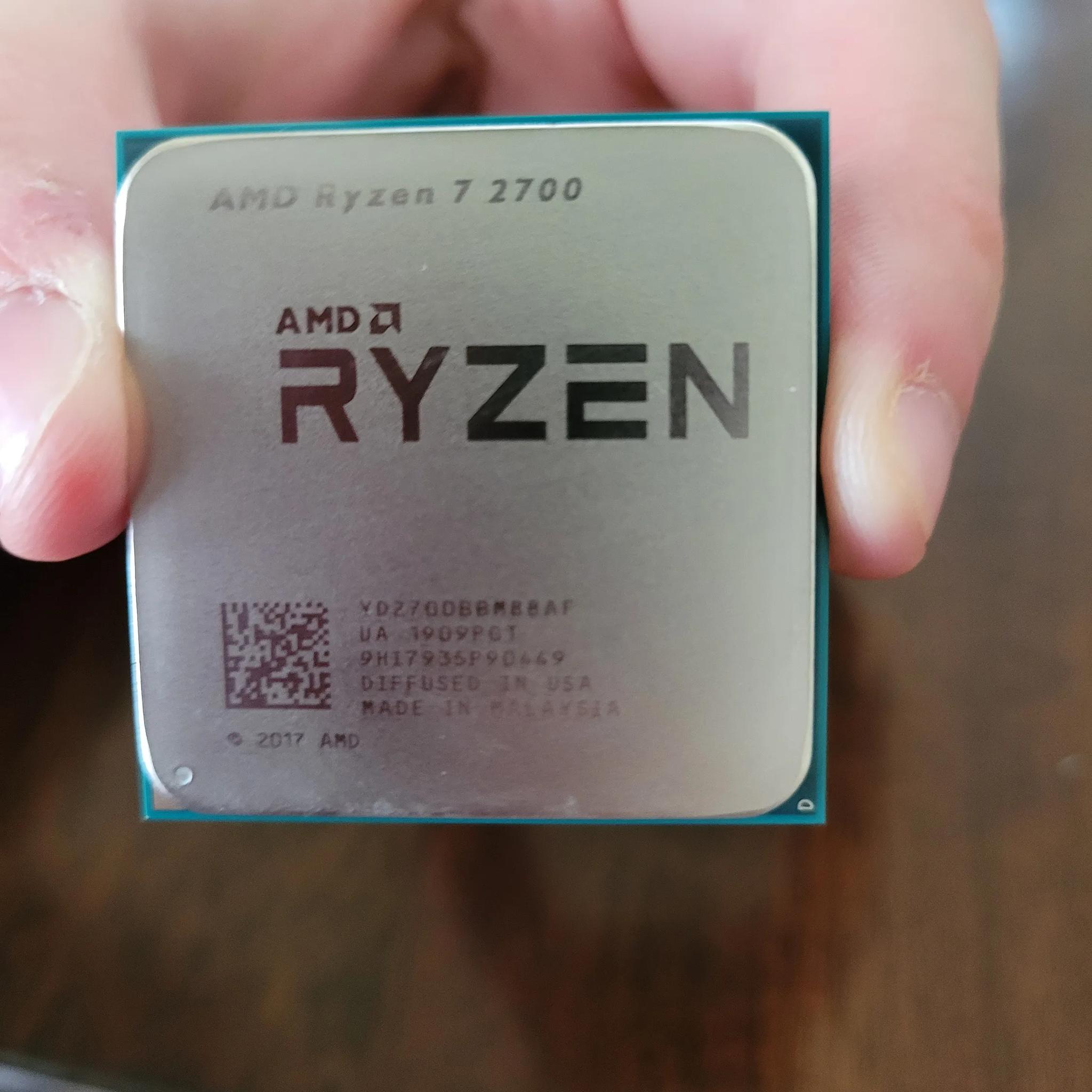 AMD Ryzen 7 2700 8-Core Processor (with Wraith Spire LED Cooler) NO OG BOX