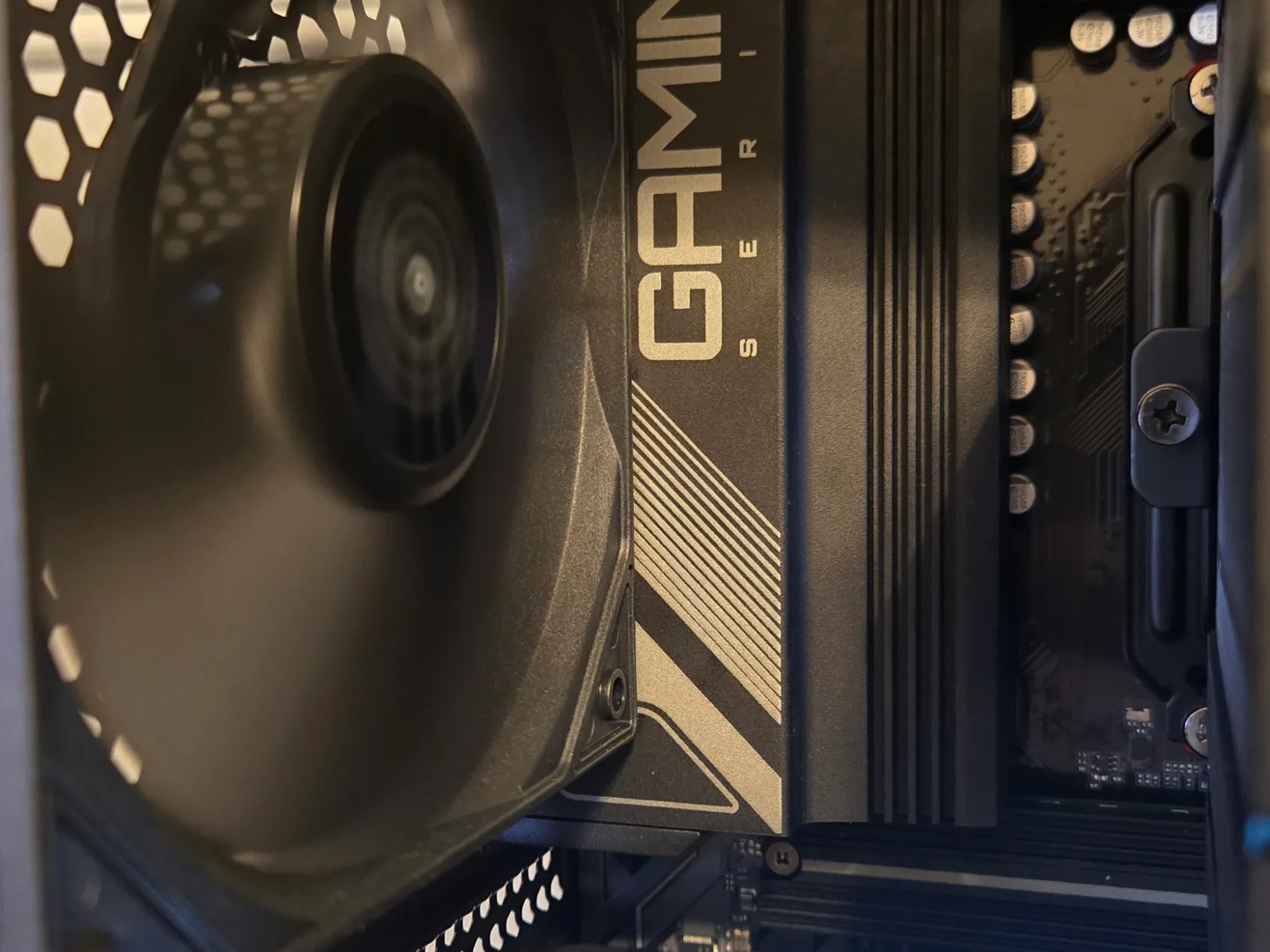 🌒 ShadowOak 🌒 – Stealth Gaming PC | Ryzen 5 7600 | Arc B580 12GB | 32GB DDR5 | WiFi | AM5
