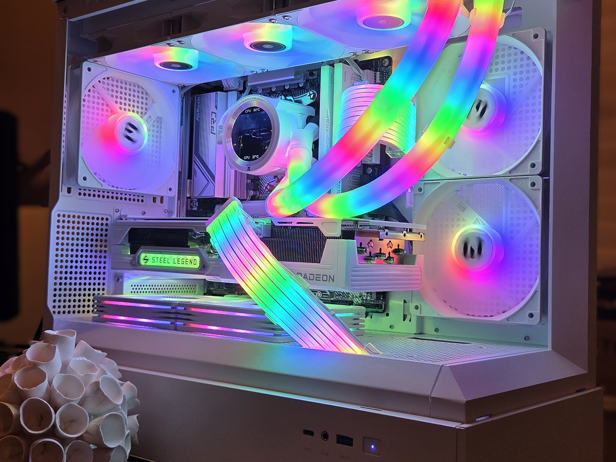 Frosty! ❄️ | RX 9070 XT Gaming PC | Ryzen 7 7700X | 32GB DDR5 | 1TB Gen4 NVMe | 2.1" LCD Display!