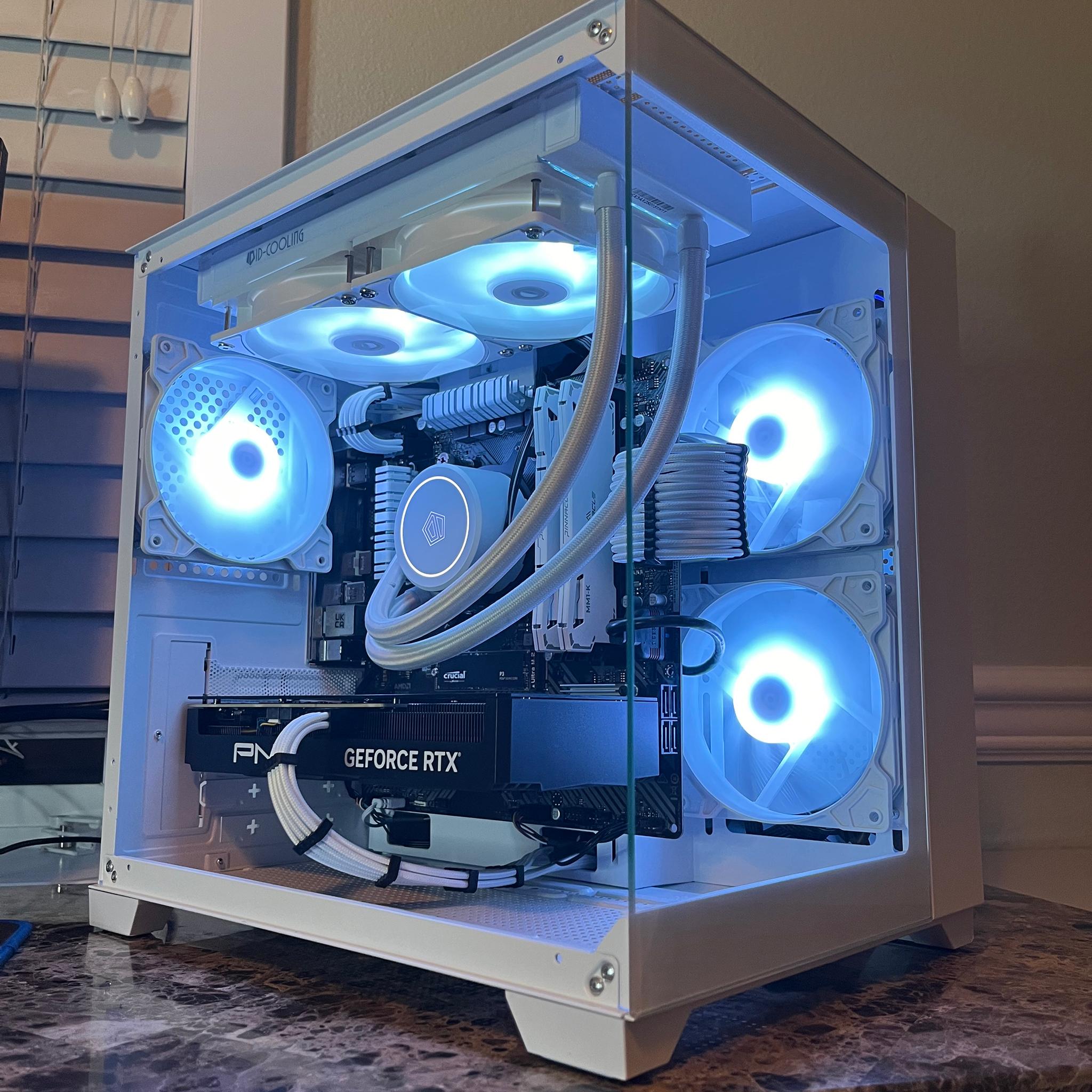 *Winter Themed* High End RTX 4070 & Ryzen 7 Gaming PC