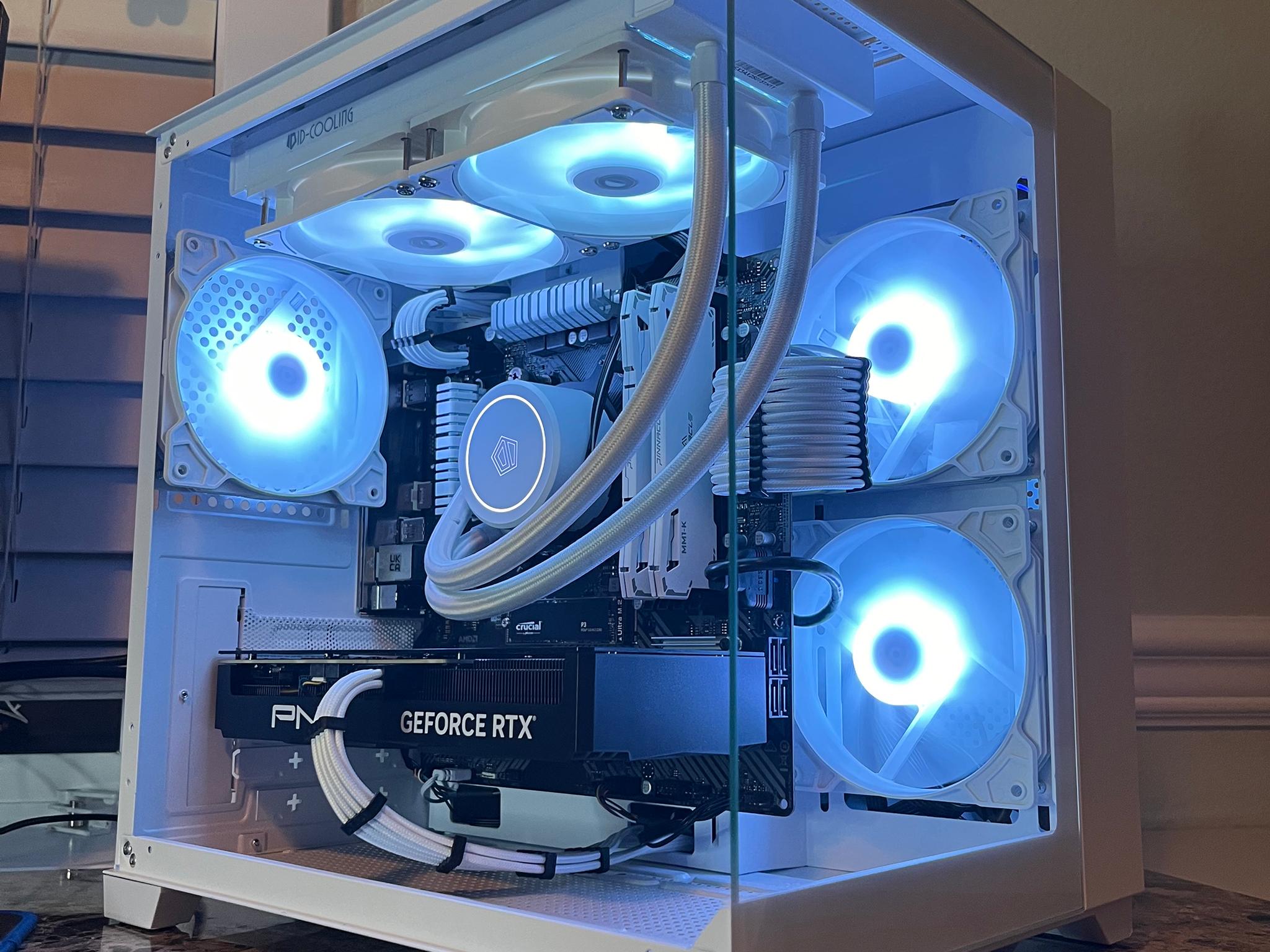 *Winter Themed* High End RTX 4070 & Ryzen 7 Gaming PC