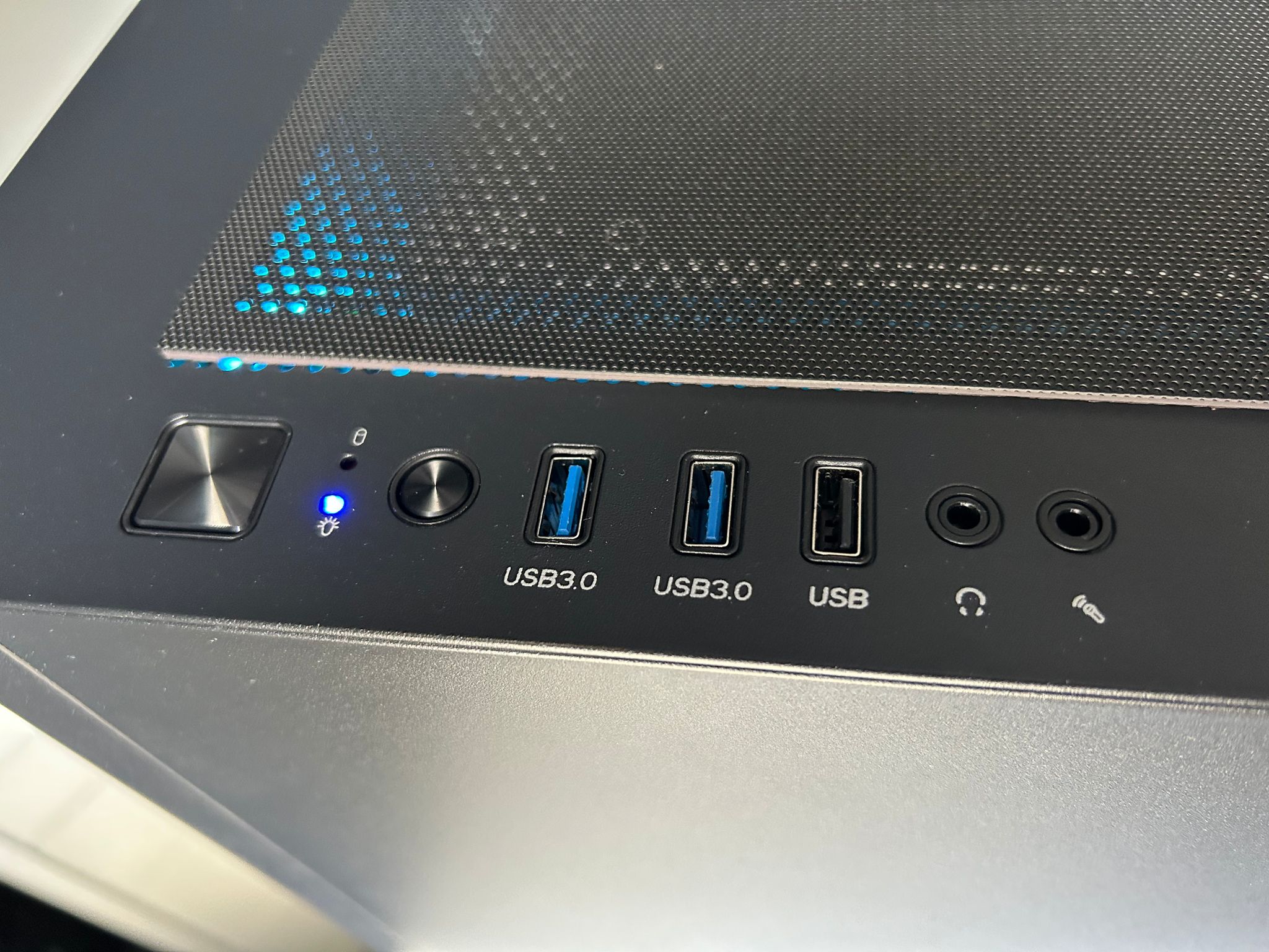 ⚫⚪🔵 Gaming PC | RTX 3070 Ti // Ryzen 7 5800x // 32GB DDR4 // 1TB NVME