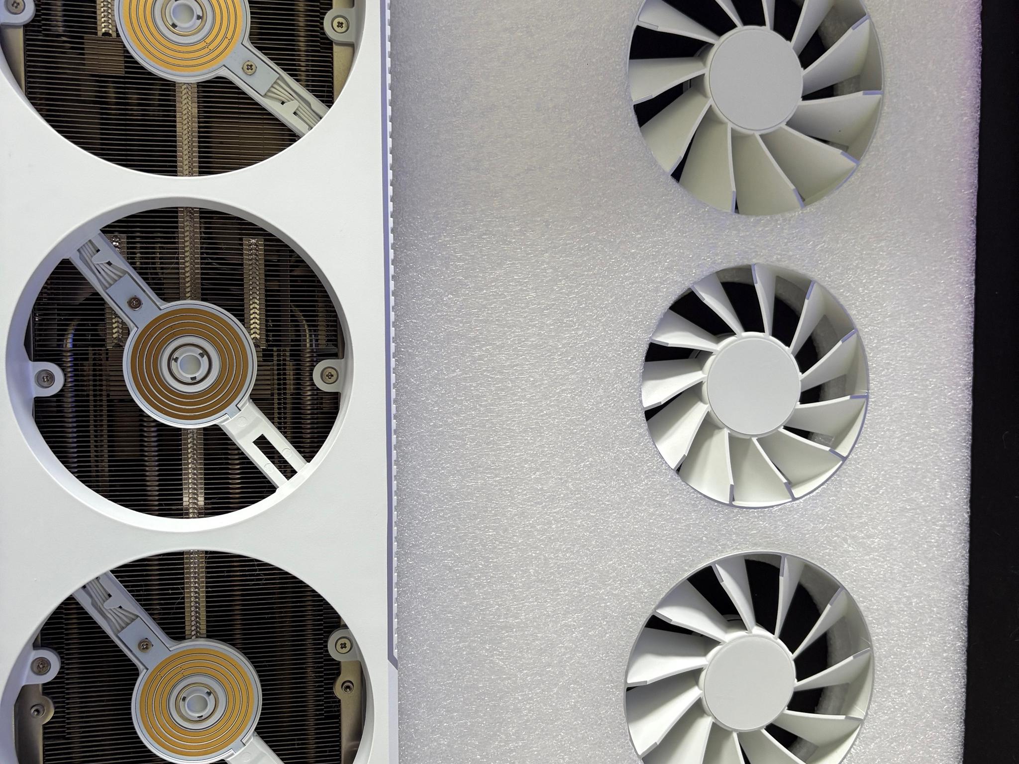 XFX RX 7800XT Magnetic Air white