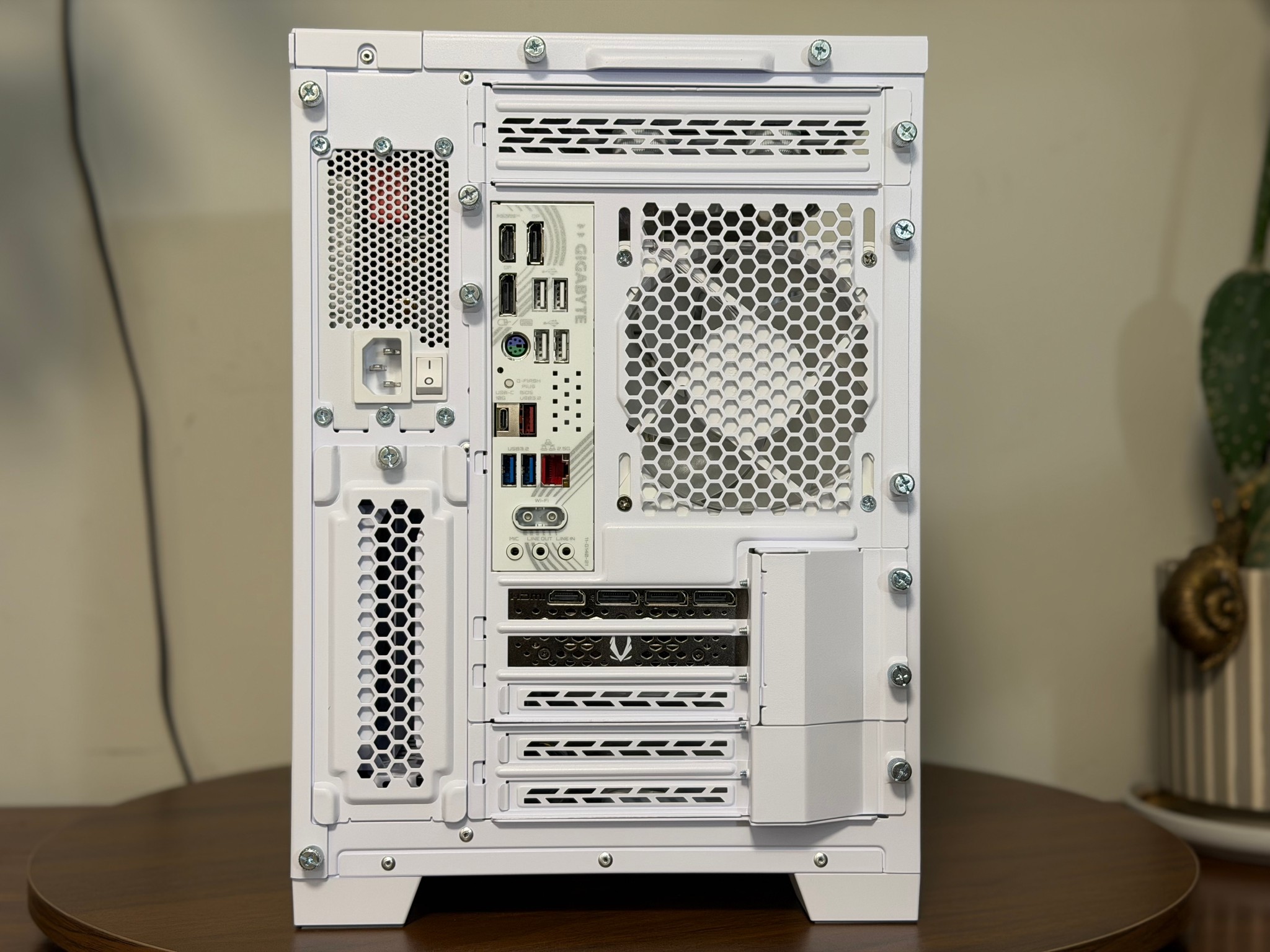 RTX 4080 | Ryzen 7 7800X3D | 32GB DDR5 | B850M | 2TB Gen4 SSD | 850W SFX Custom Loop